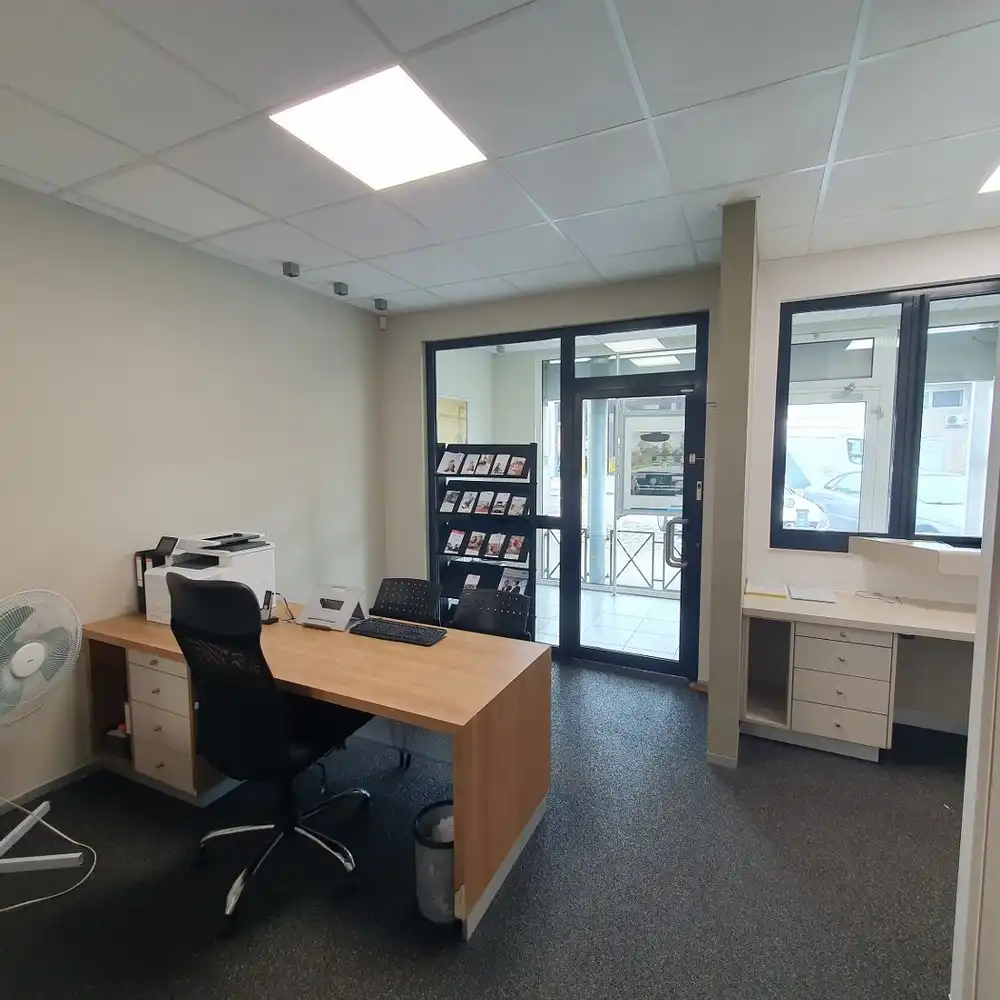 Handelspand met goede zichtbaarheid in het centrum van Neerpelt foto 4