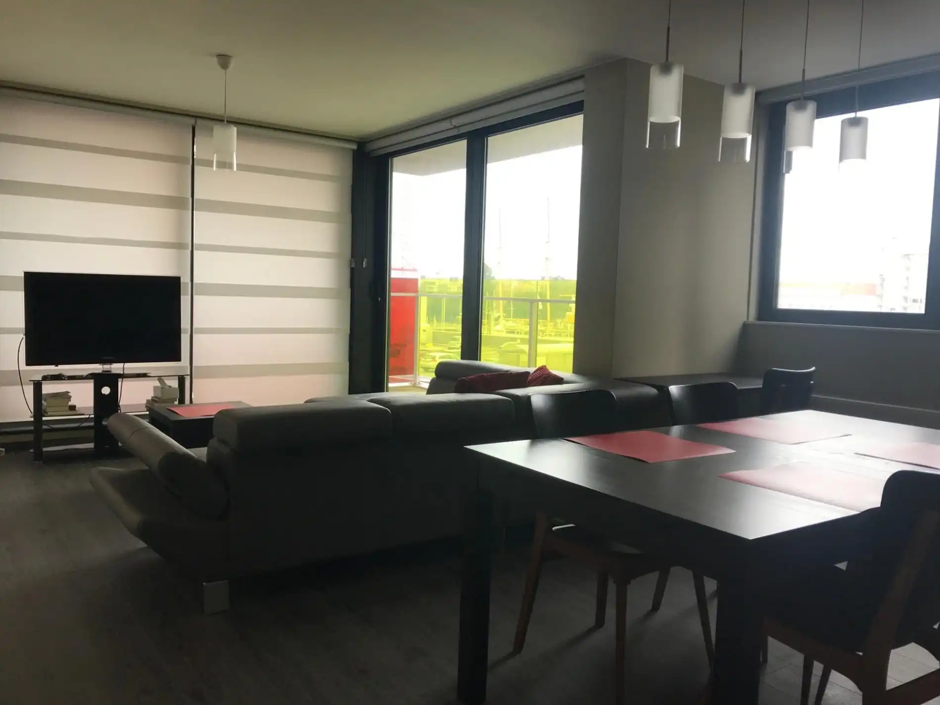 Lichtrijk, niet gemeubeld 2-slaapkamerappartement met zicht op jachthaven. foto 3