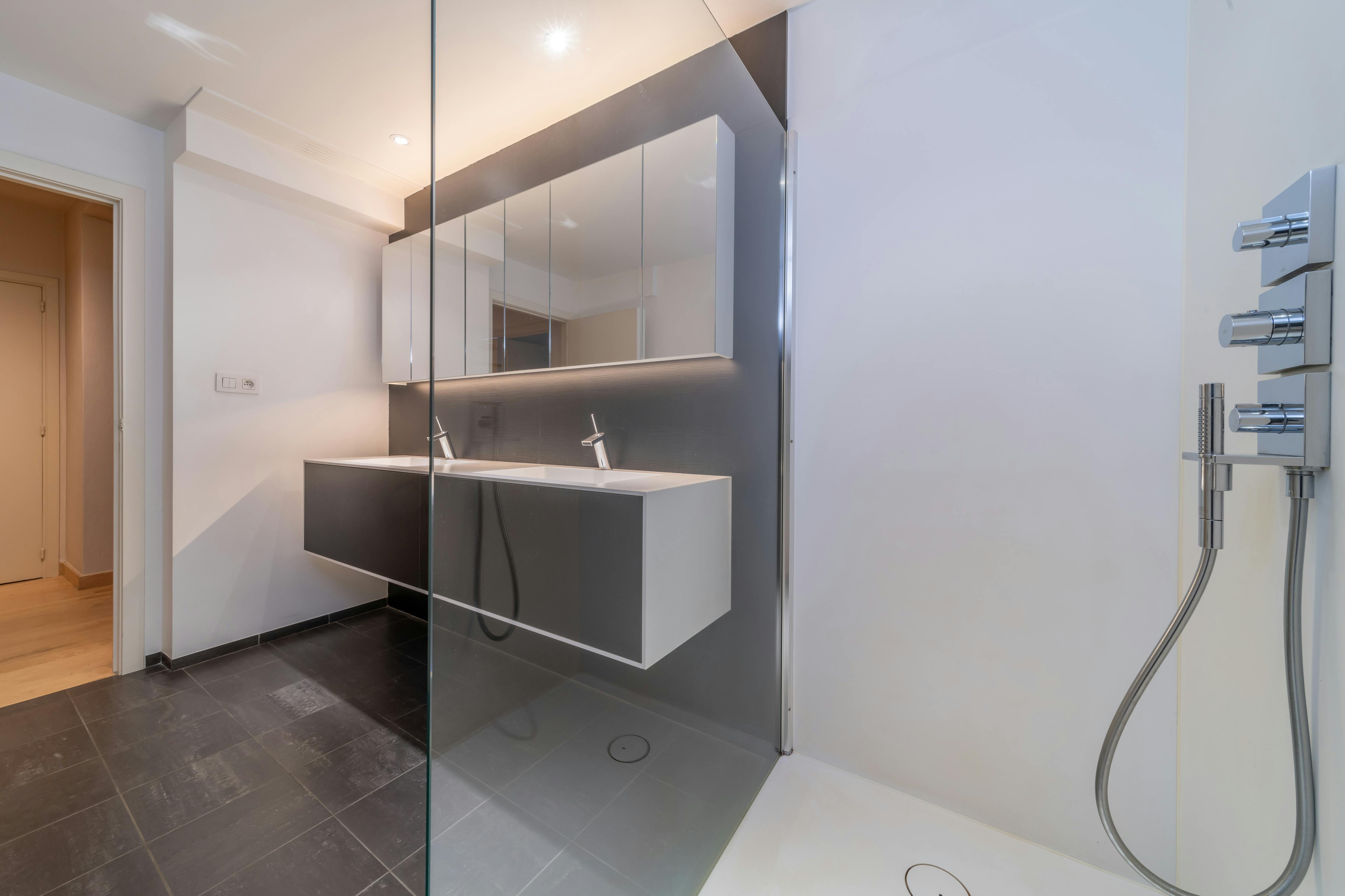 Riante woning met handelsgelijkvloers te koop in het centrum van Veurne. foto 19