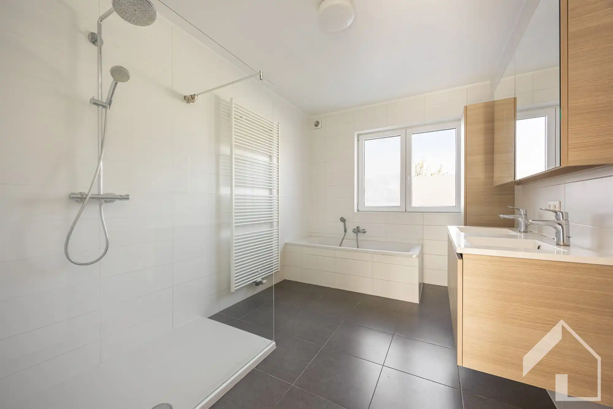 Ruime woning op een rustige locatie! foto 17