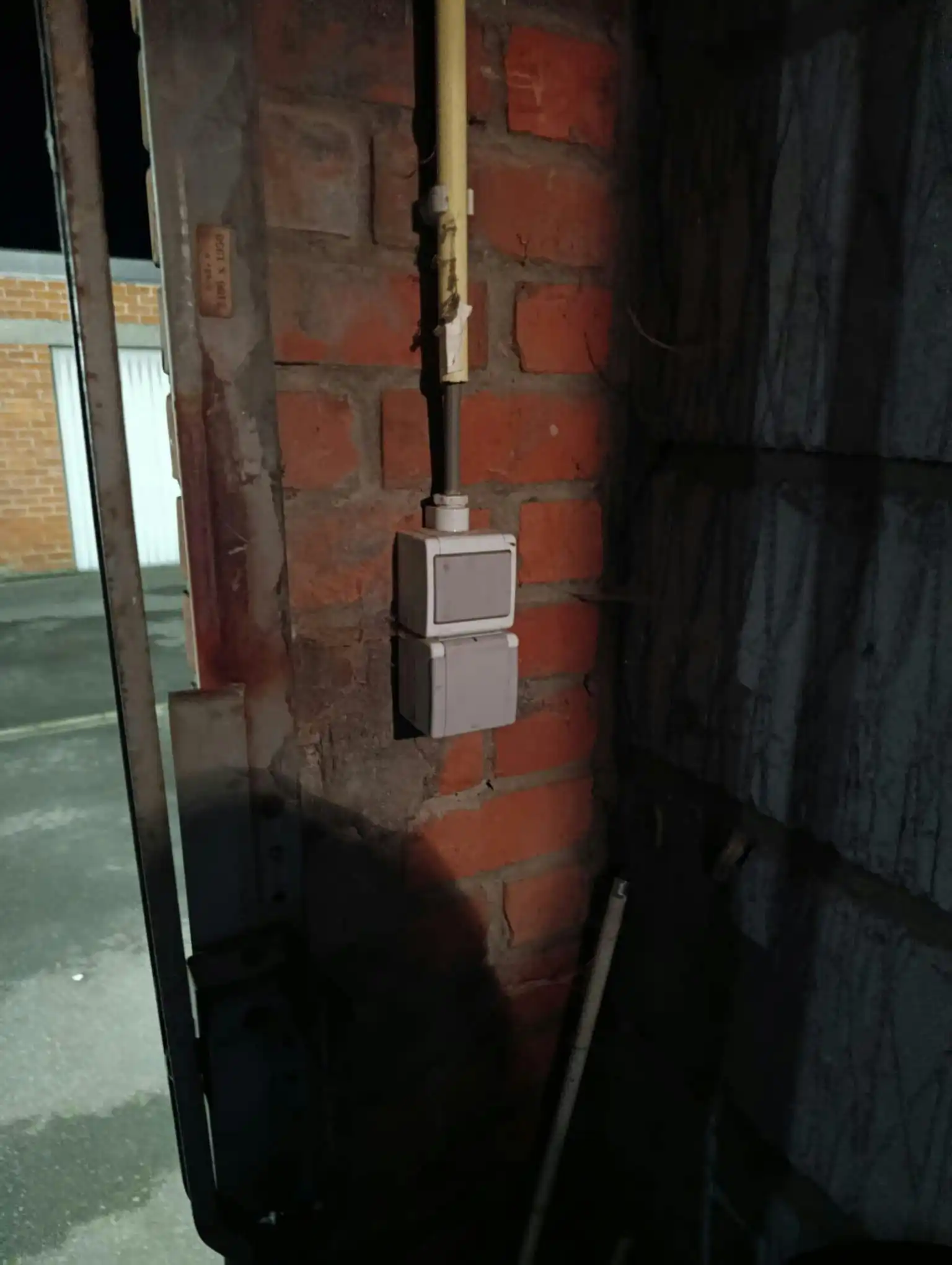 Garage te koop in Ieper op de Brugseweg foto 2