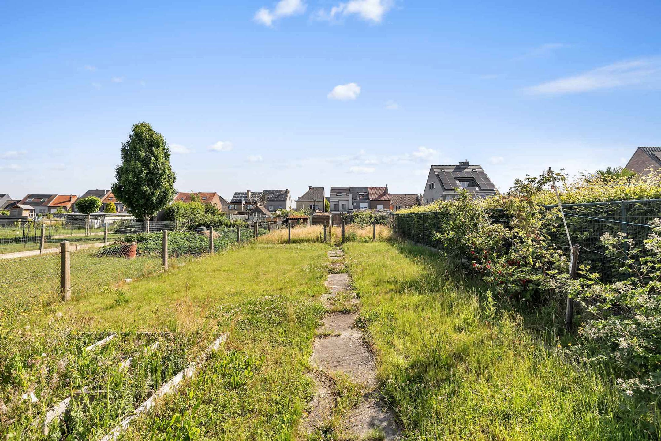 Ruime te renoveren woning op toplocatie foto 28