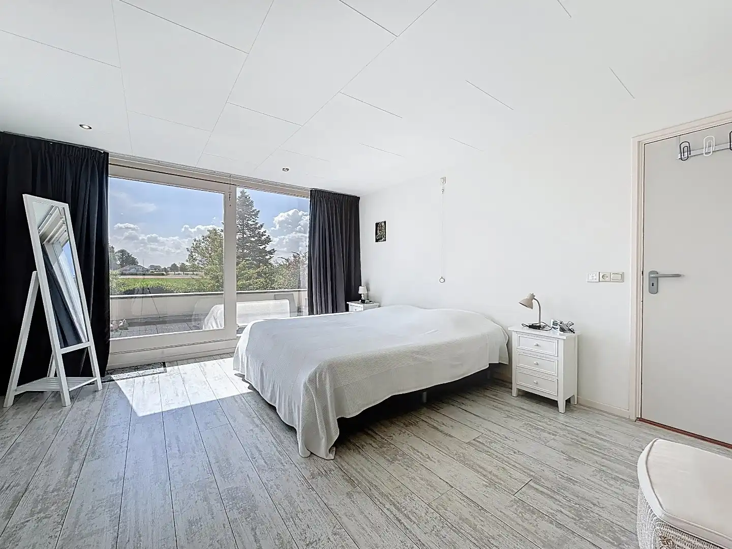 Verassend ruim vlak bij zee foto 10