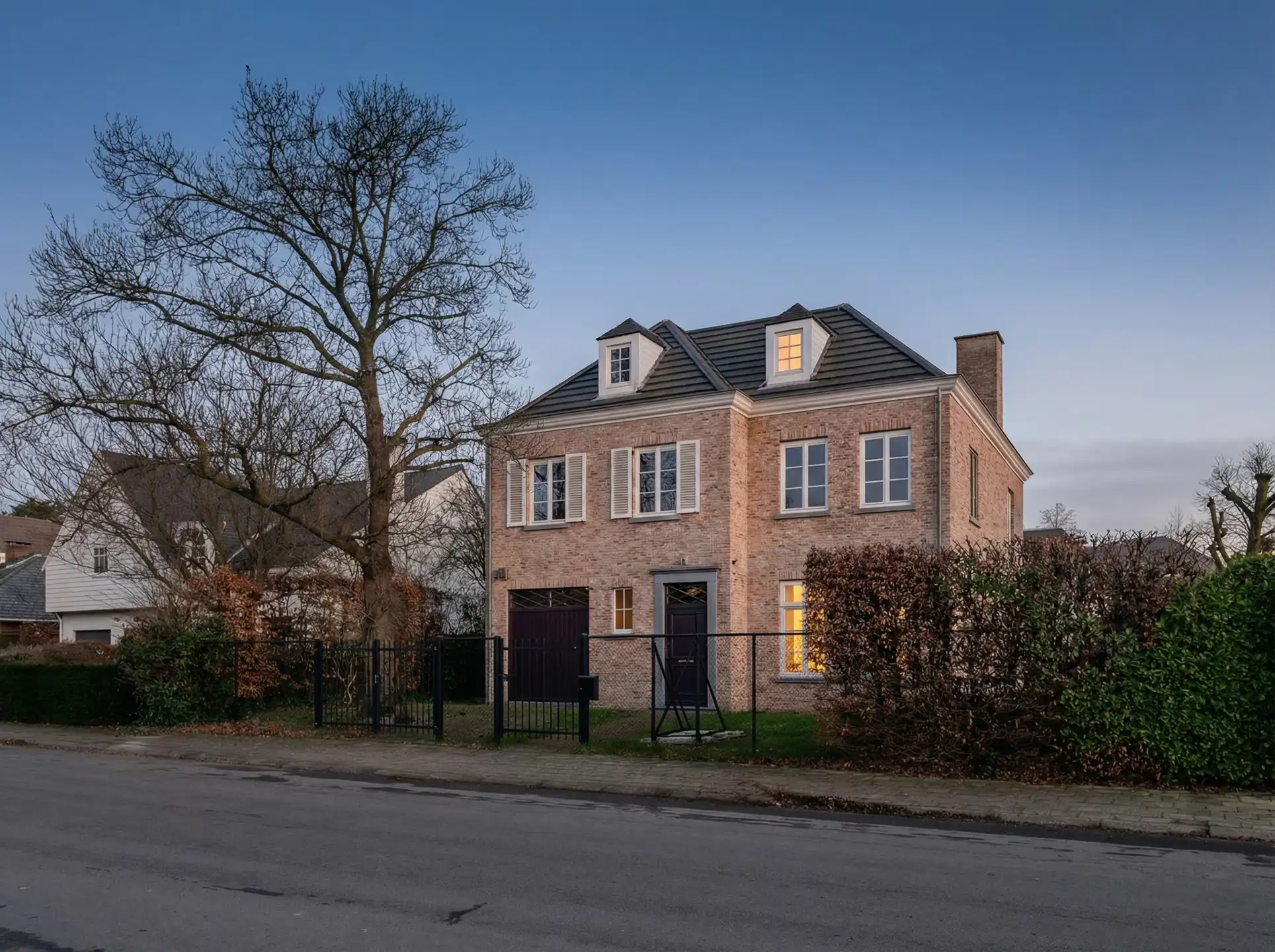 Uitzonderlijk mooie en recente woning op een toplocatie foto {{pictureIndex}}