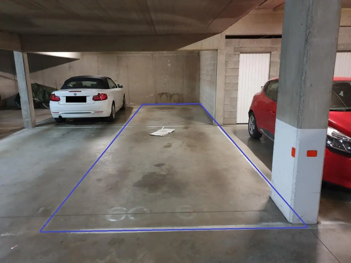 2 overdekte autostaanplaatsen op topligging in centrum foto {{pictureIndex}}