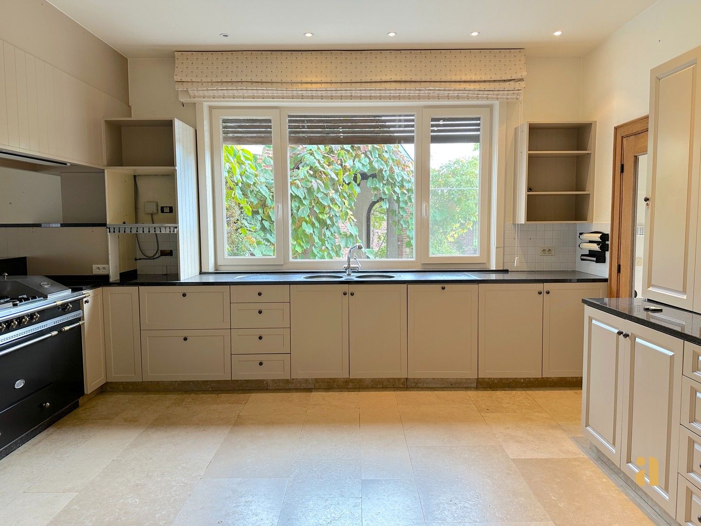Te huur: royale woning met zwembad foto 12
