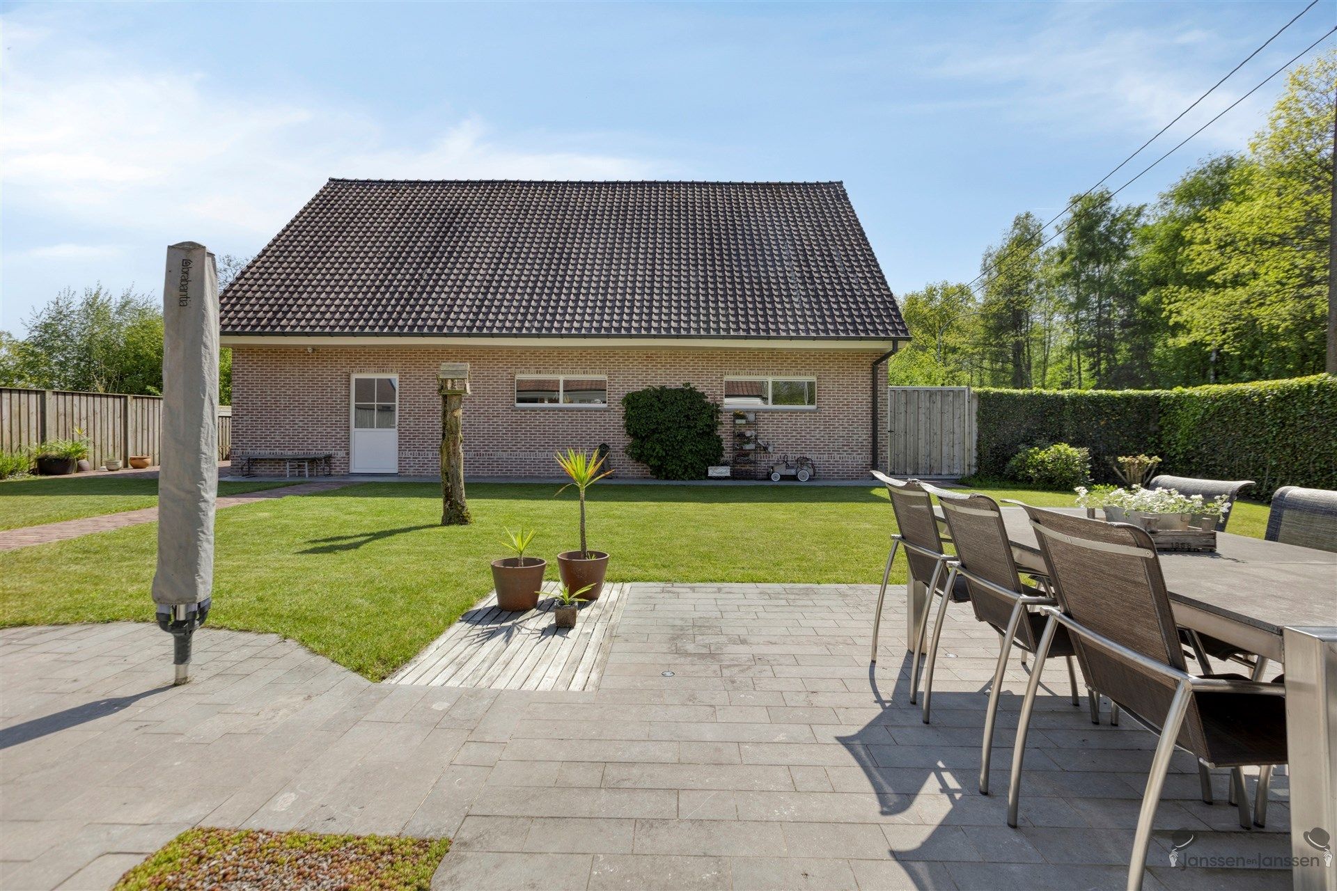 Woning met grote werkplaats  foto 25
