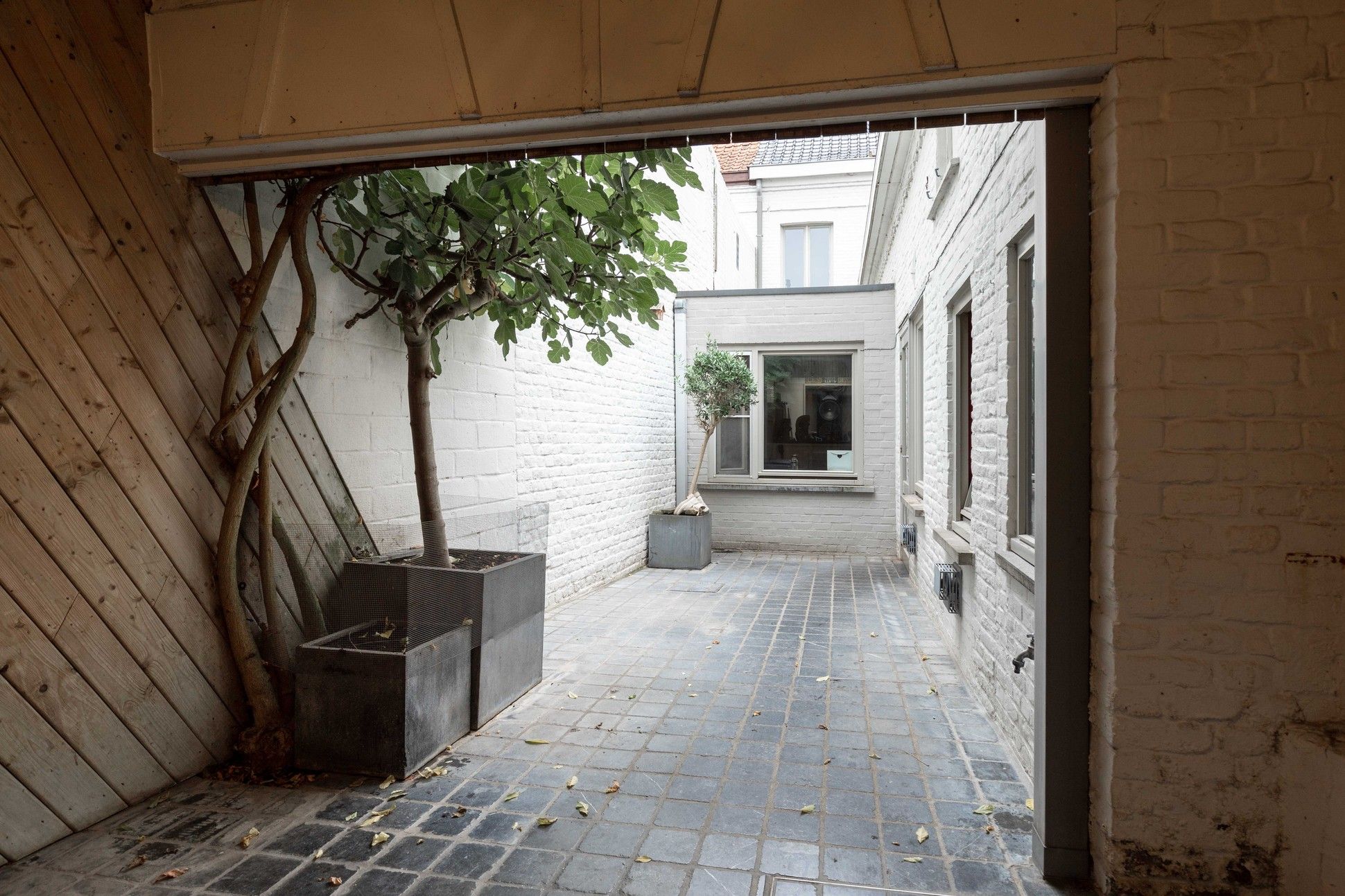 Woning met kantoor/winkel en magazijn/loods te koop in het centrum van Meulebeke. foto 9