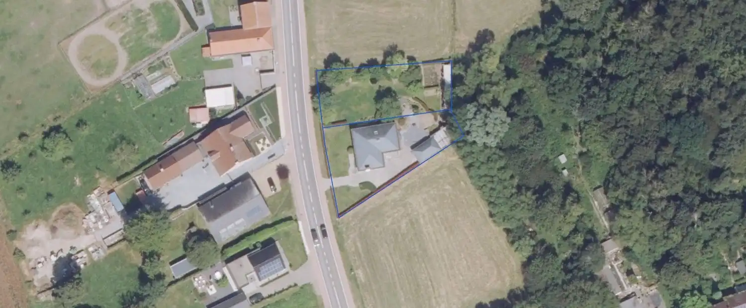 Charmante woning met grote tuin foto 35