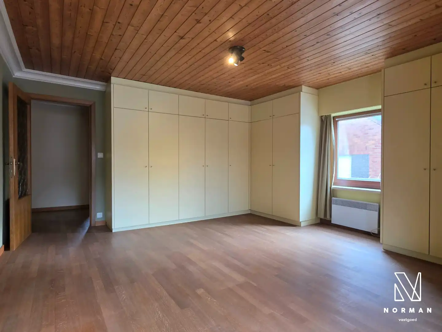 Ruime woning met inpandige garage en 3 slks op een prachtig perceel van 1218 m². foto 12