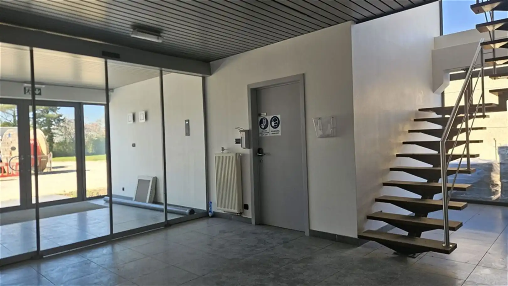 Semi-industrieel met verhard terrein optioneel woning foto 8