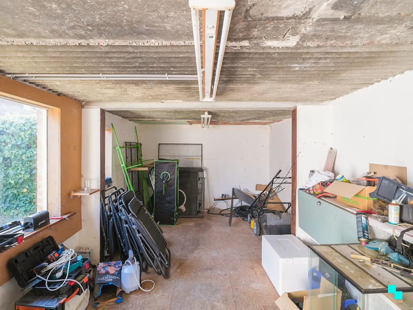 Renovatieproject met uitgestrekte tuin in groene omgeving foto 18