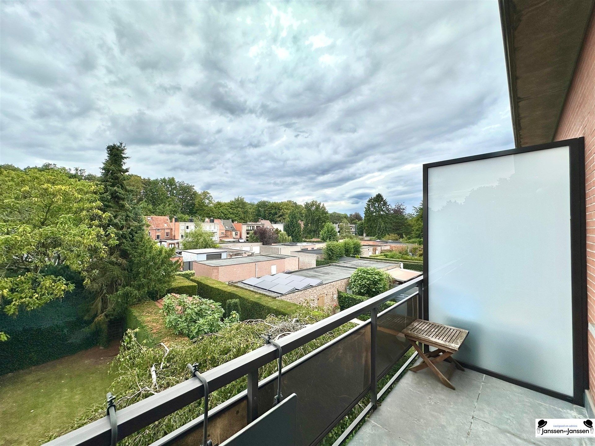 Ruim appartement met drie slaapkamers, terras en berging te Maria-Ter-Heide foto 12