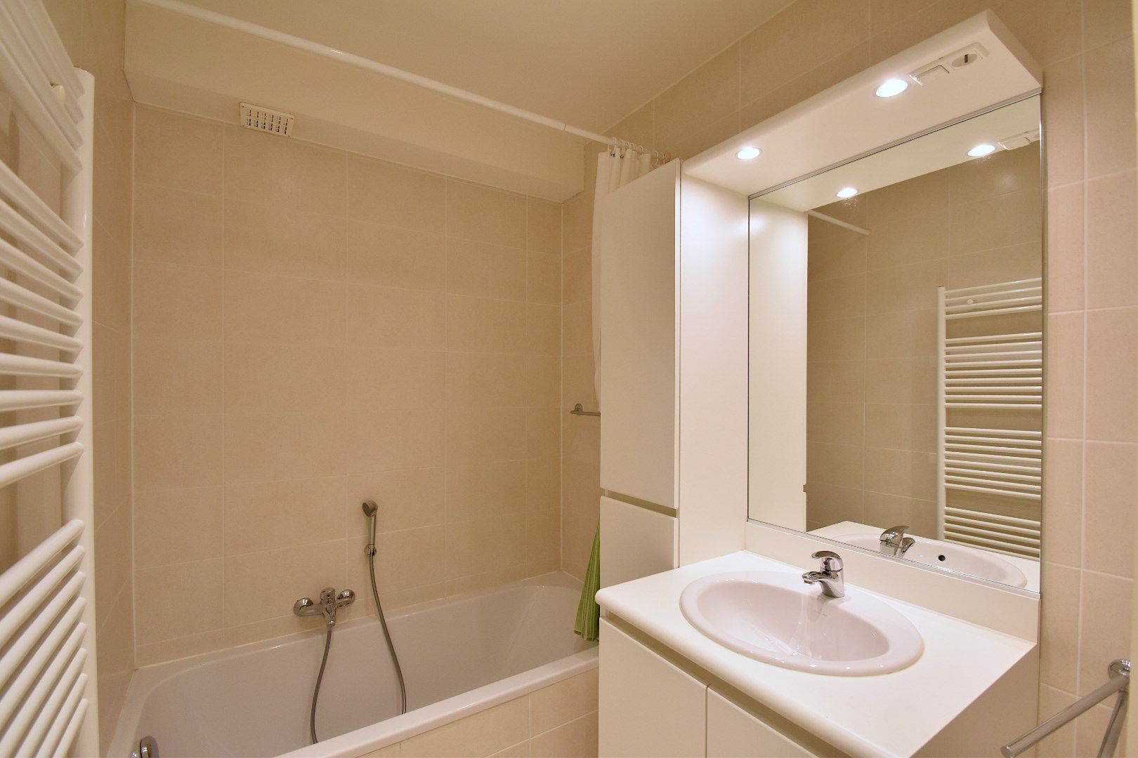 Instapklaar gelijkvloers appartement in het hart van De Haan foto 14
