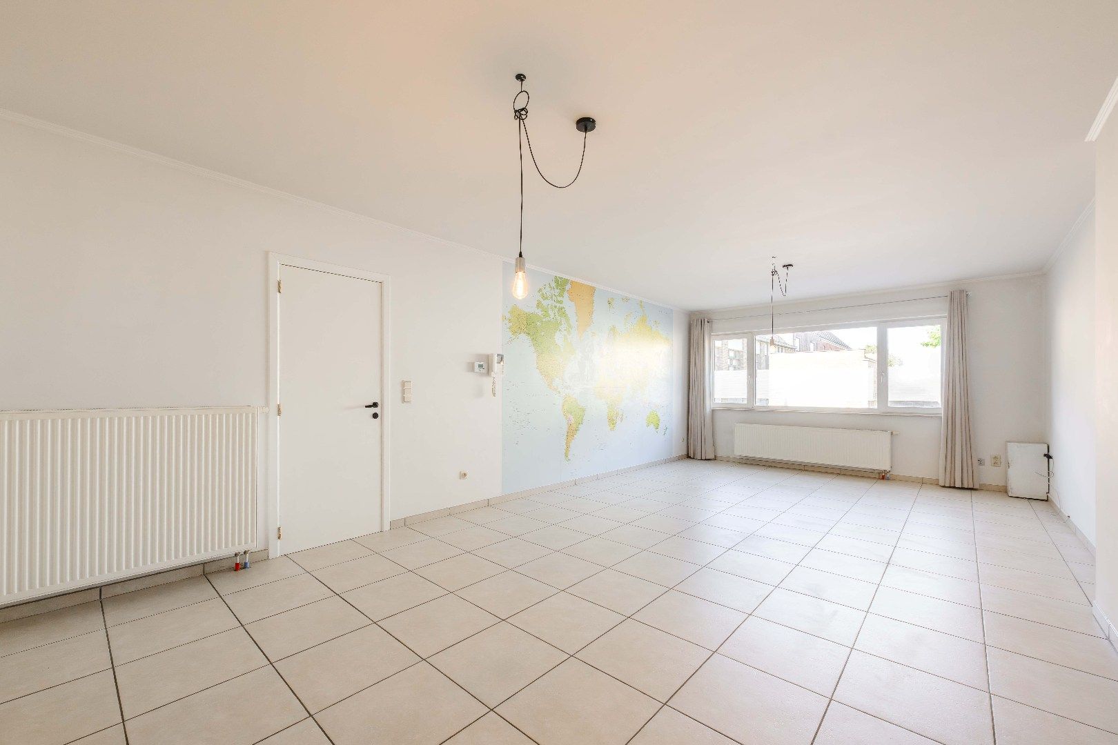 INSTAPKLAAR GELIJKVLOERS APPARTEMENT MET 2 SLPKS EN TERRAS foto 3
