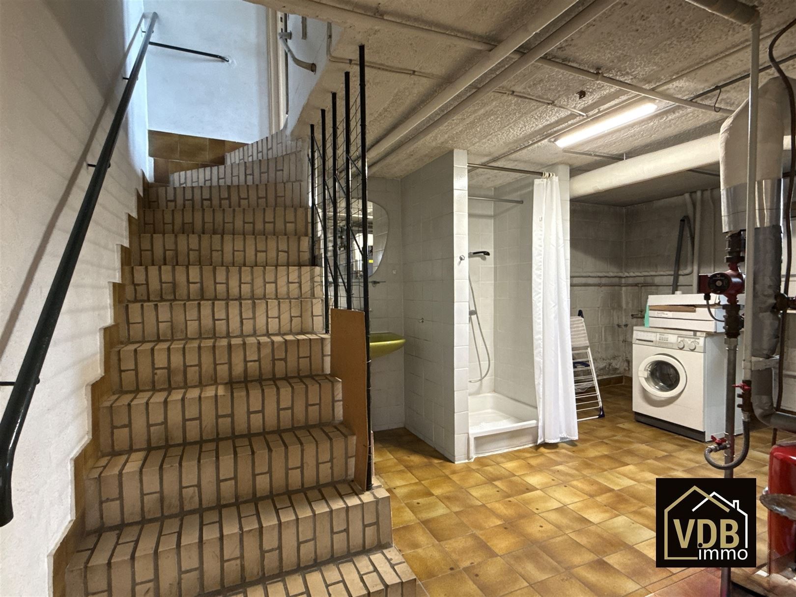 BUNGALOW -  WONING MET 3 SLAAPKAMERS EN 2 GARAGES foto 48