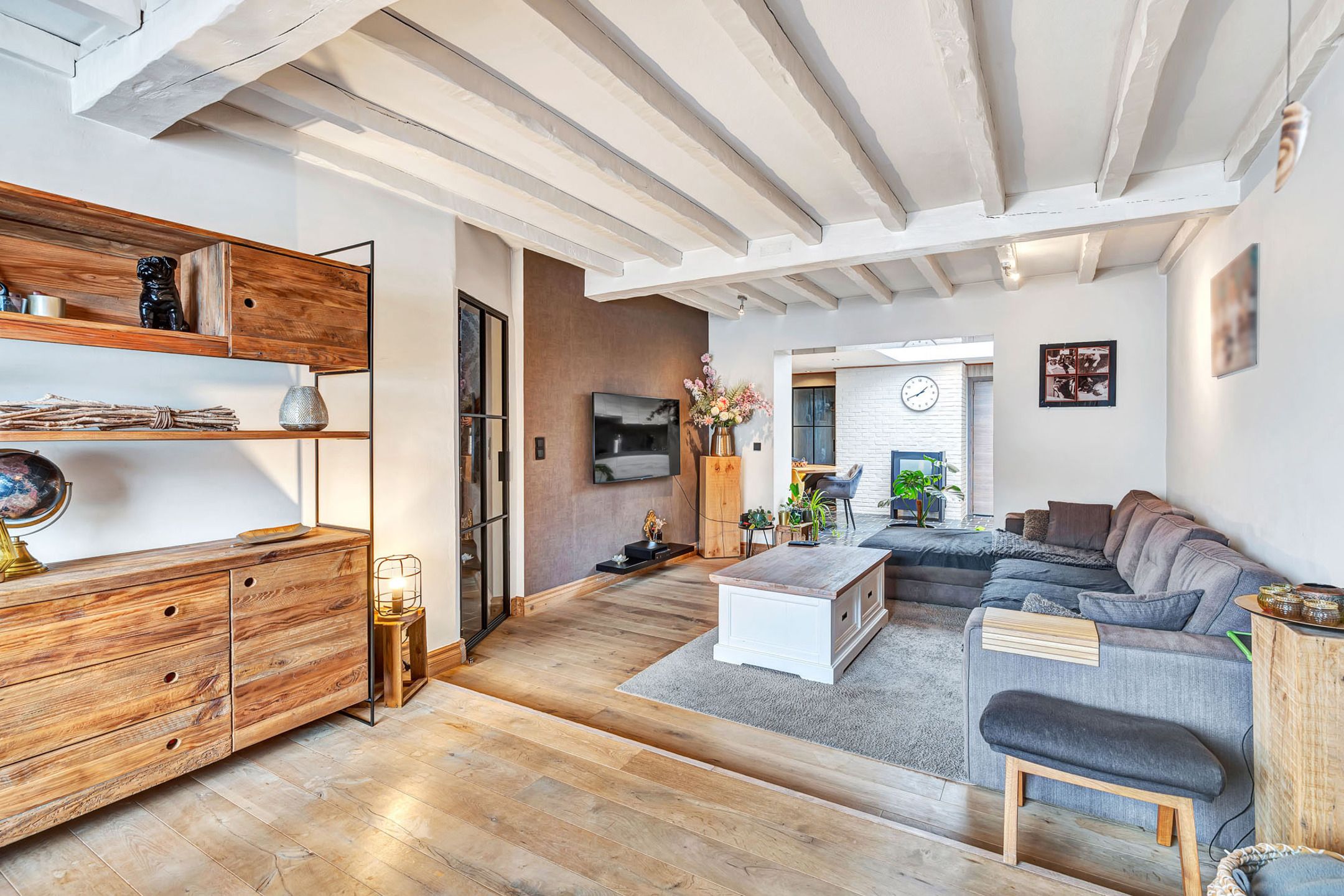 Instapklare gezinswoning met achteruitweg en garage te Deinze. foto 4