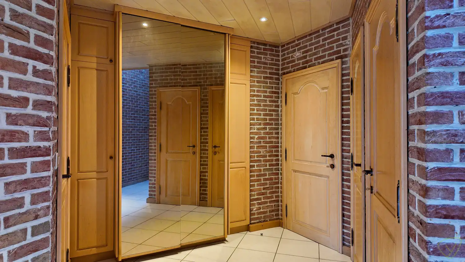 Ruime alleenstaande woning in fermettestijl op landelijke ligging te Zomergem! foto 3