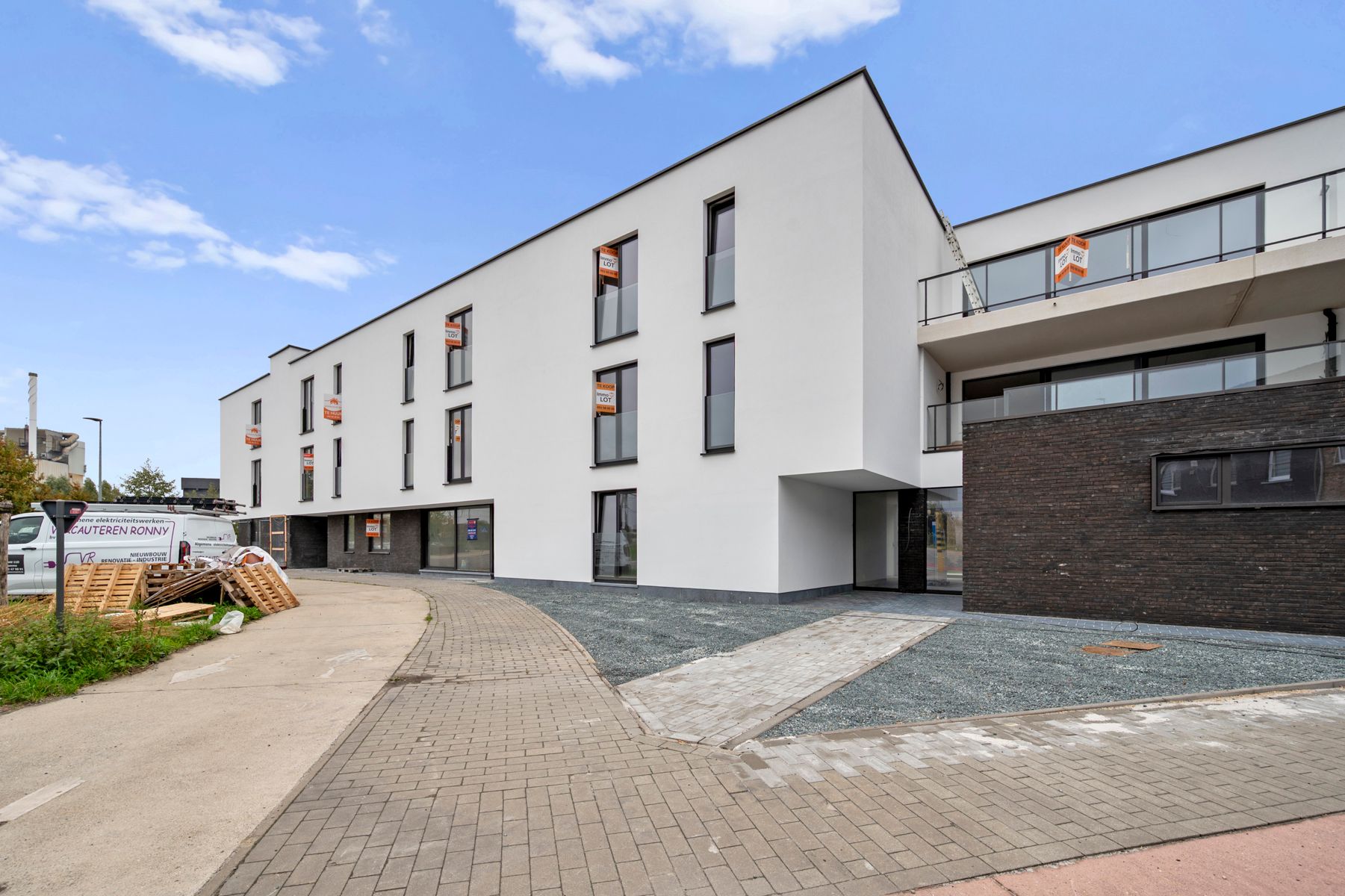 Instapklaar nieuwbouwappartement met groot terras foto {{pictureIndex}}