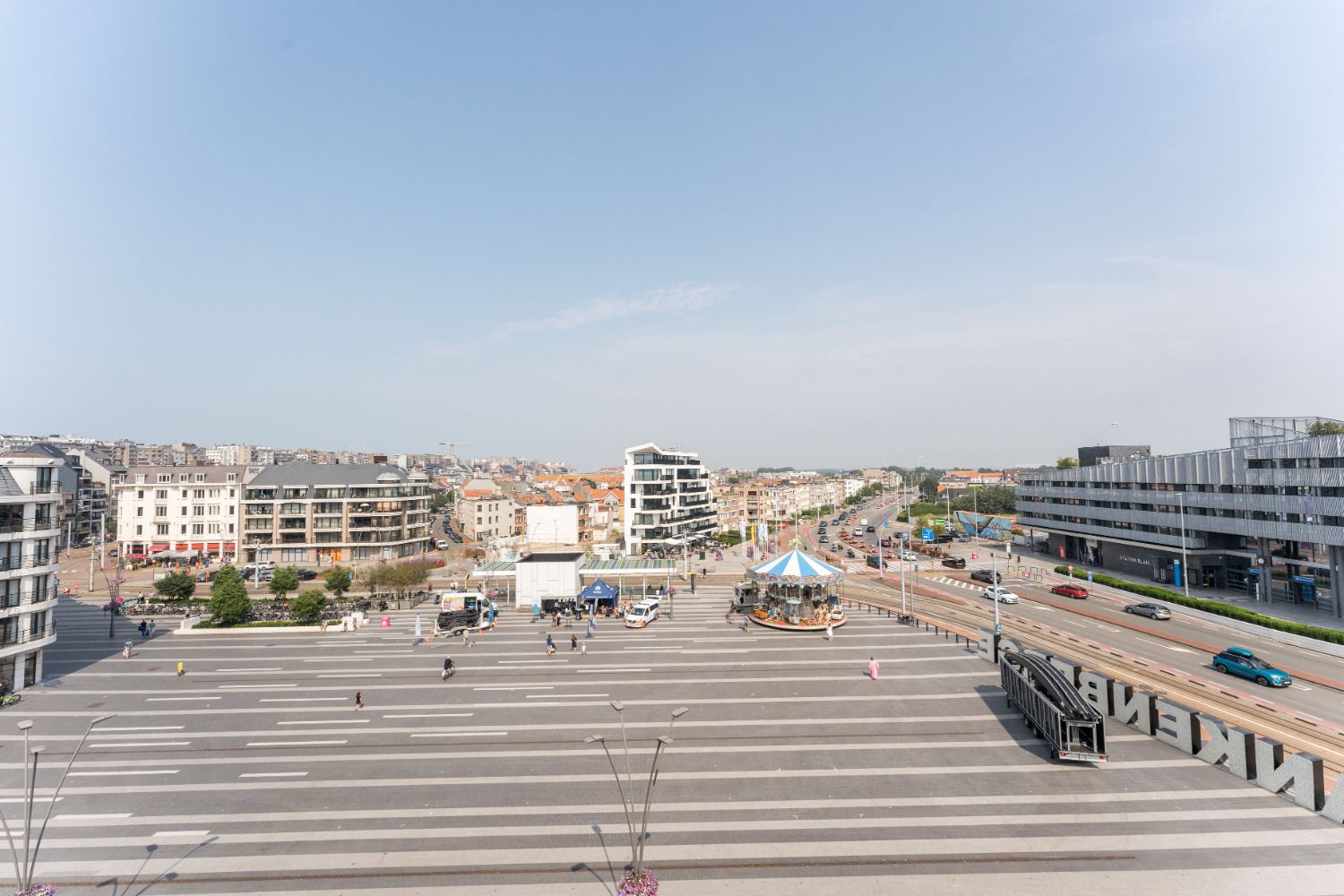 Prachtig instapklaar 2 slaapkamer appartement met een fantastisch zicht over het Stationsplein foto 17