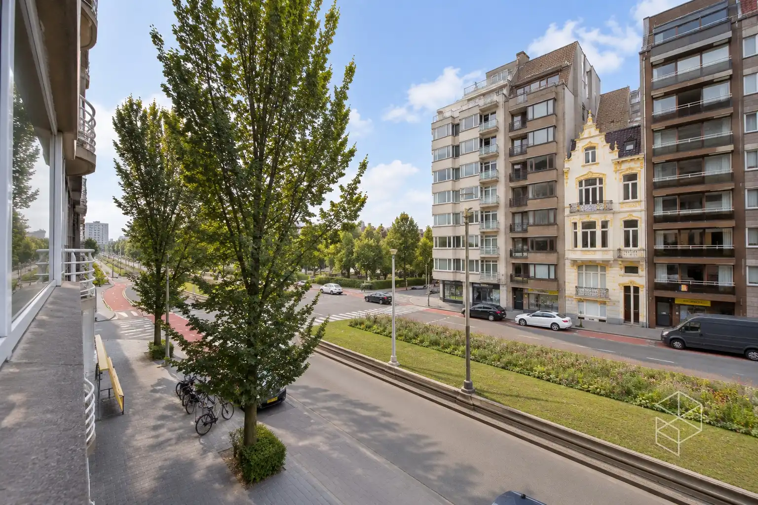 GERENOVEERD APPARTEMENT MET ZICHT OP het LEOPOLD PARK foto 2