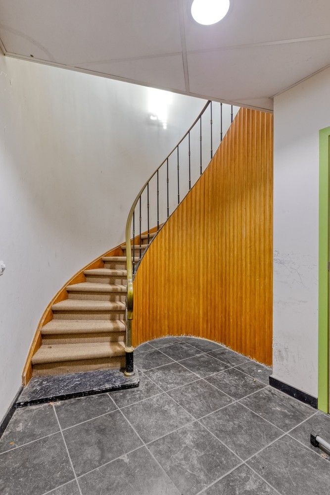 Sterk visueel gelegen kantoorgebouw met 3 standplaatsen en groot bovenliggend appartement met 6% bruto rendement. foto 13