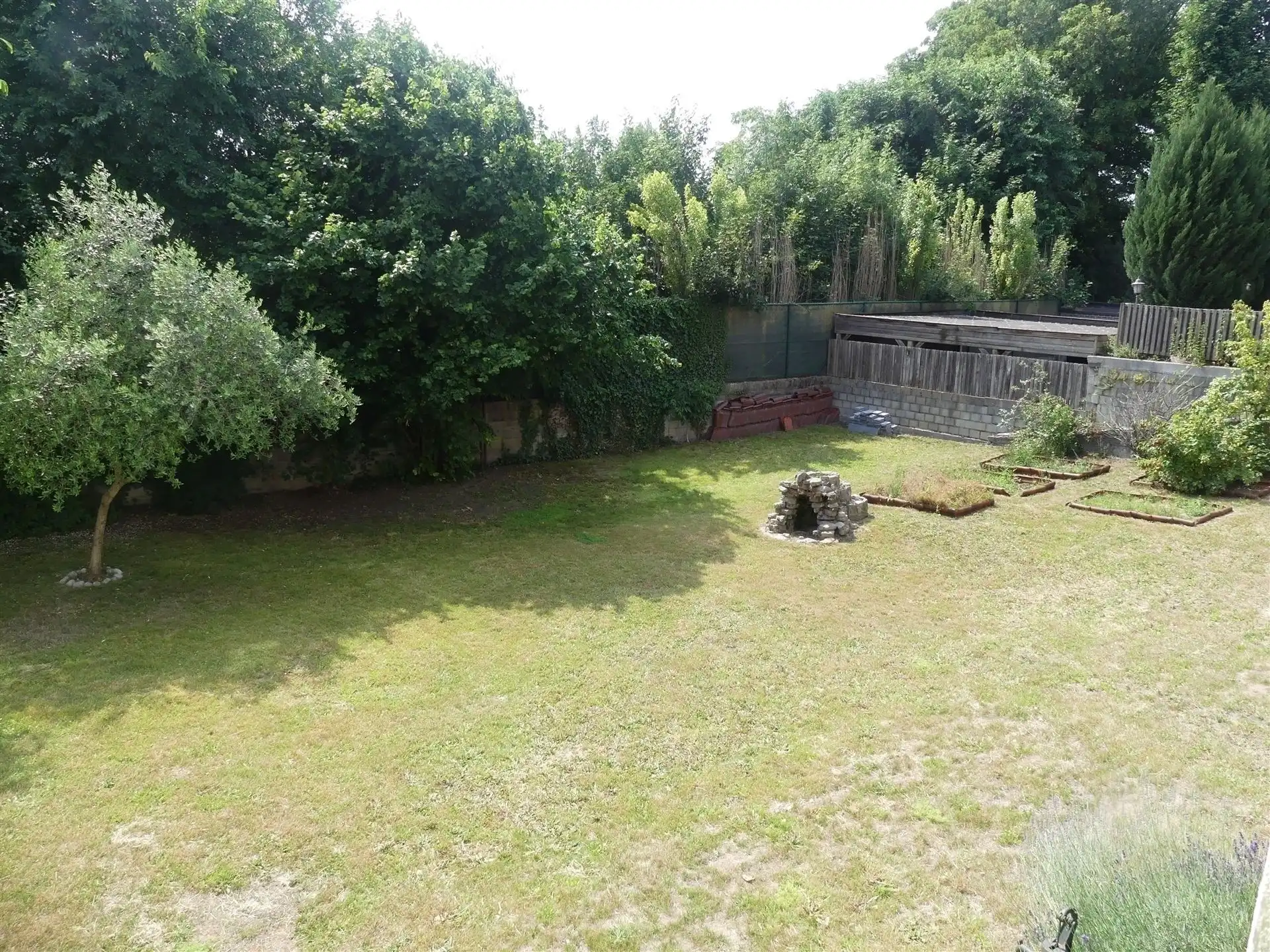 Karakterwoning met 5 slpks, autostaanplaats en grote tuin! foto 2