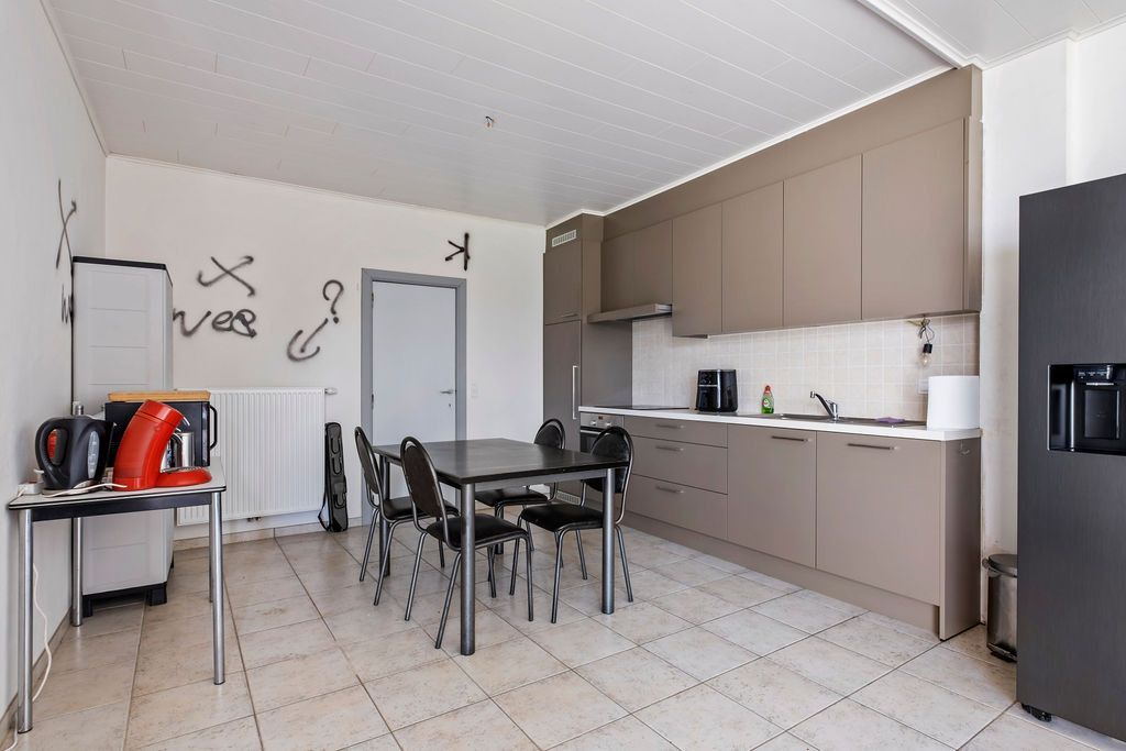Ruim woonhuis met ruime zuidgerichte tuin! foto 6