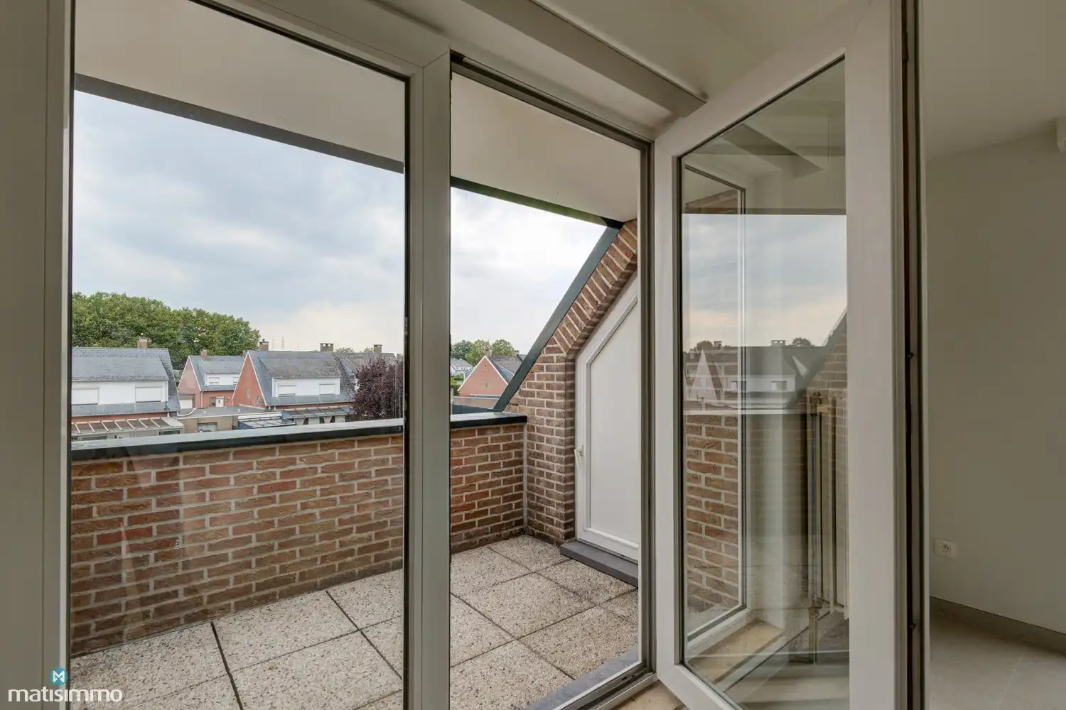 INSTAPKLAAR DUPLEXAPPARTEMENT MET 2 SLAAPKAMERS EN GARAGE NABIJ HET CENTRUM VAN BILZEN foto 13