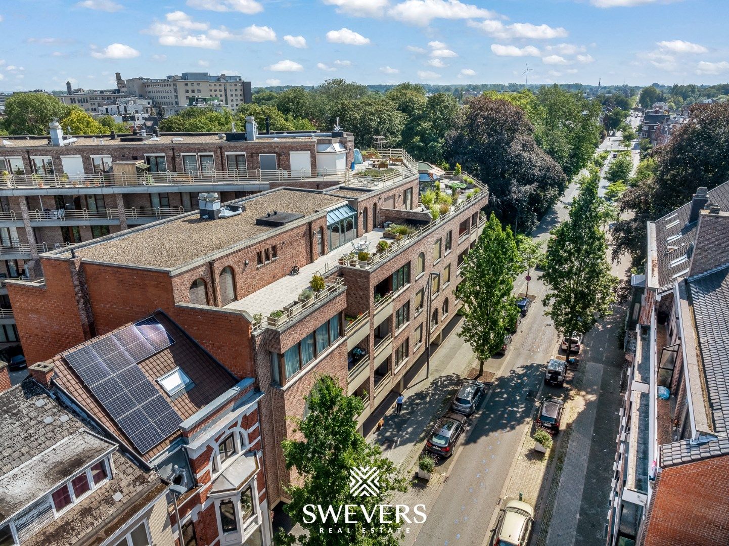 Zeer ruim luxueus penthouse in hartje Hasselt met 2 ruime terrassen foto 32