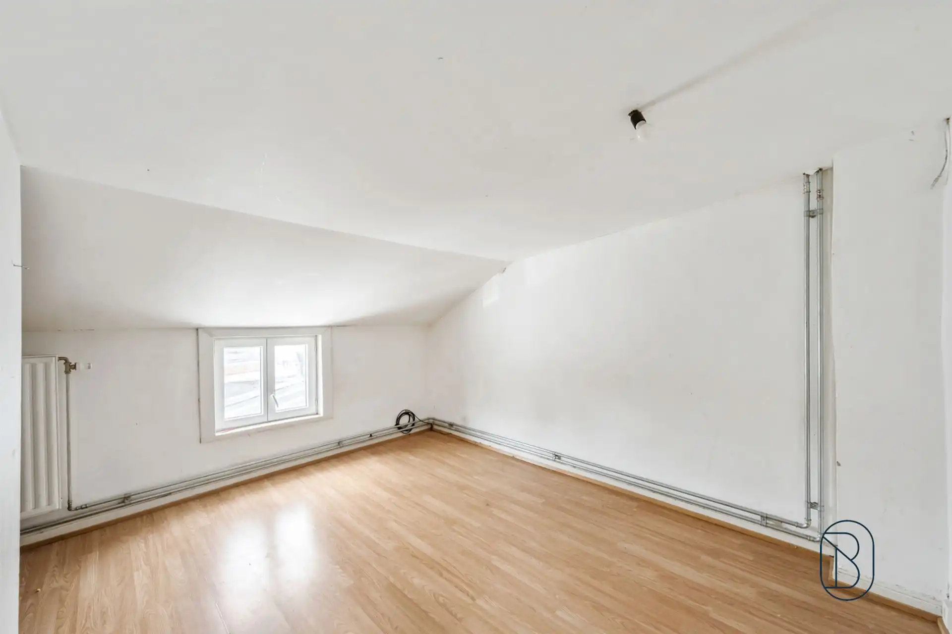 Te renoveren woning met 2 slk! foto 13