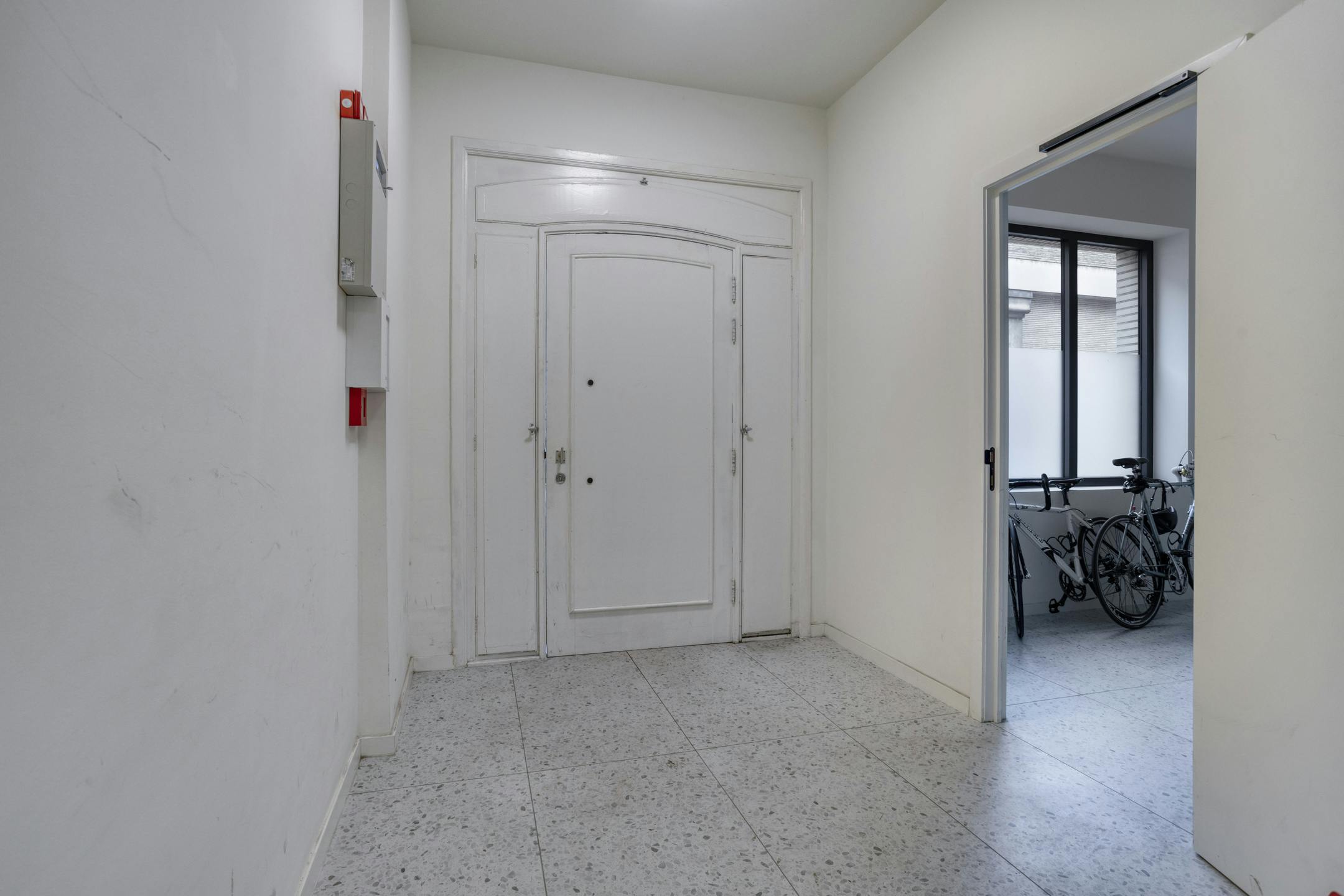 Gerenoveerde studio met terras te koop in Antwerpen foto 12