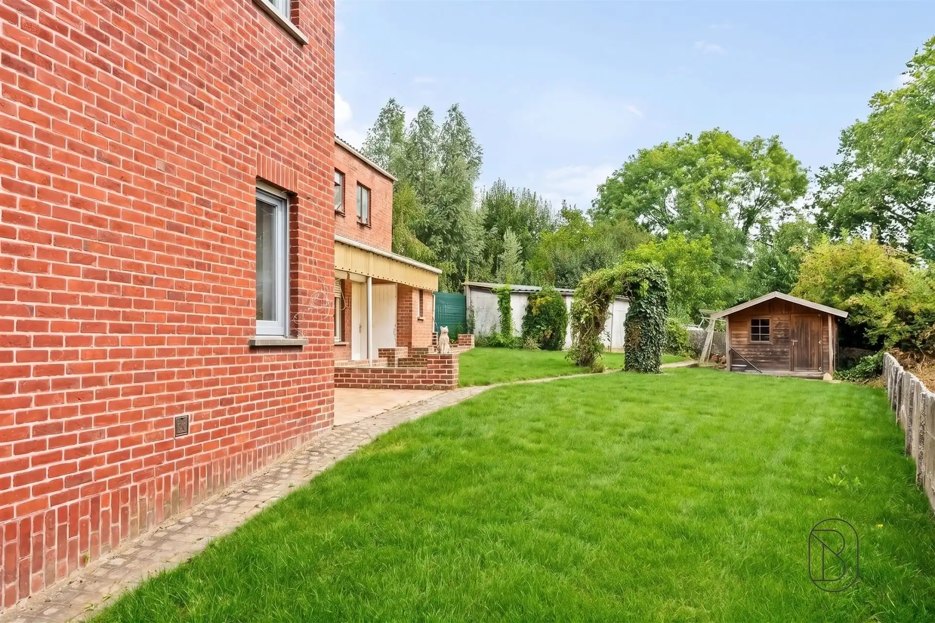 Ruime te renoveren woning met 4slk & tuin op de Valkenberg foto 19