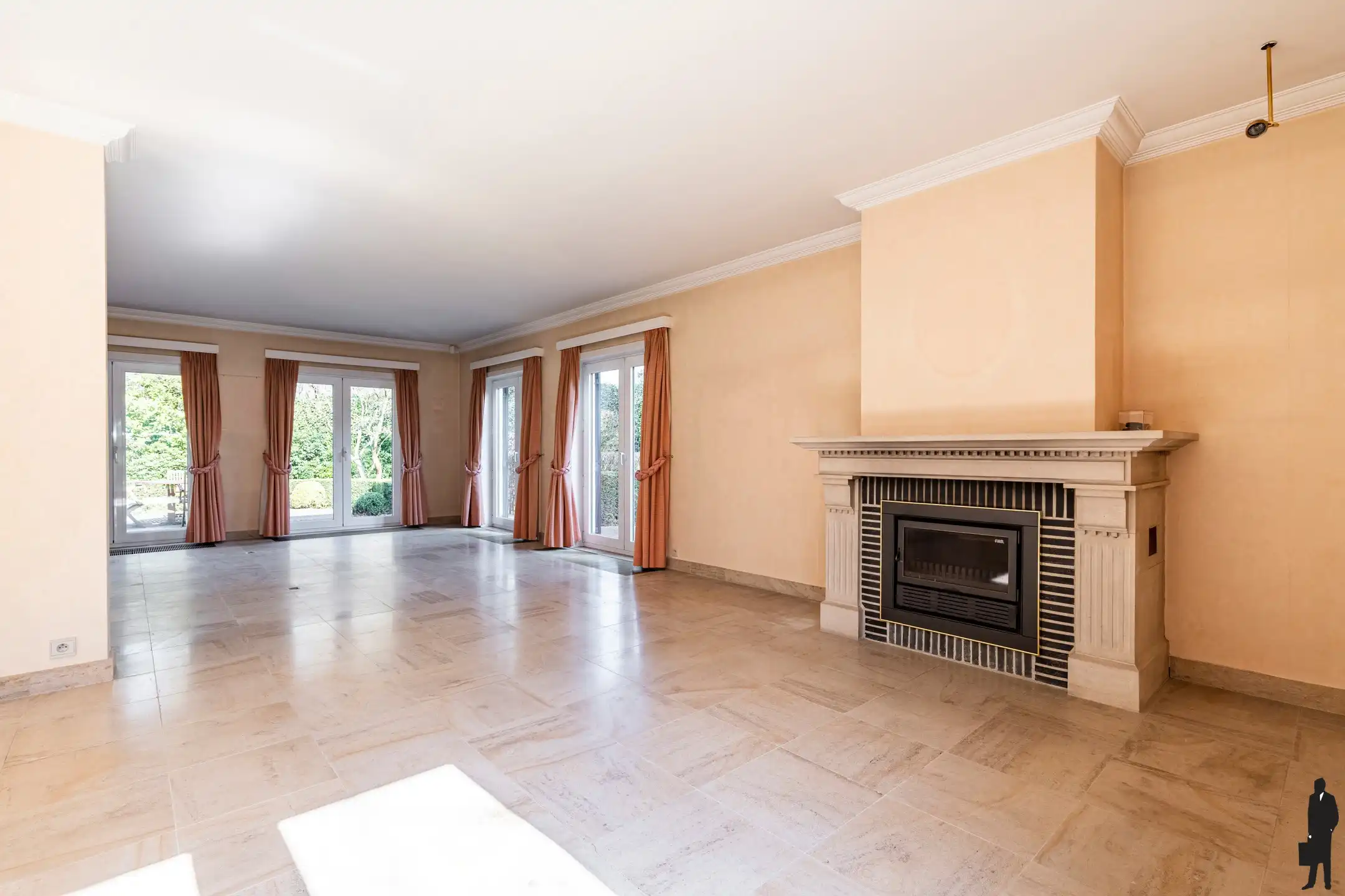 Gelijkvloerse woning met renovatiepotentieel op ca. 1.720 m² foto 5