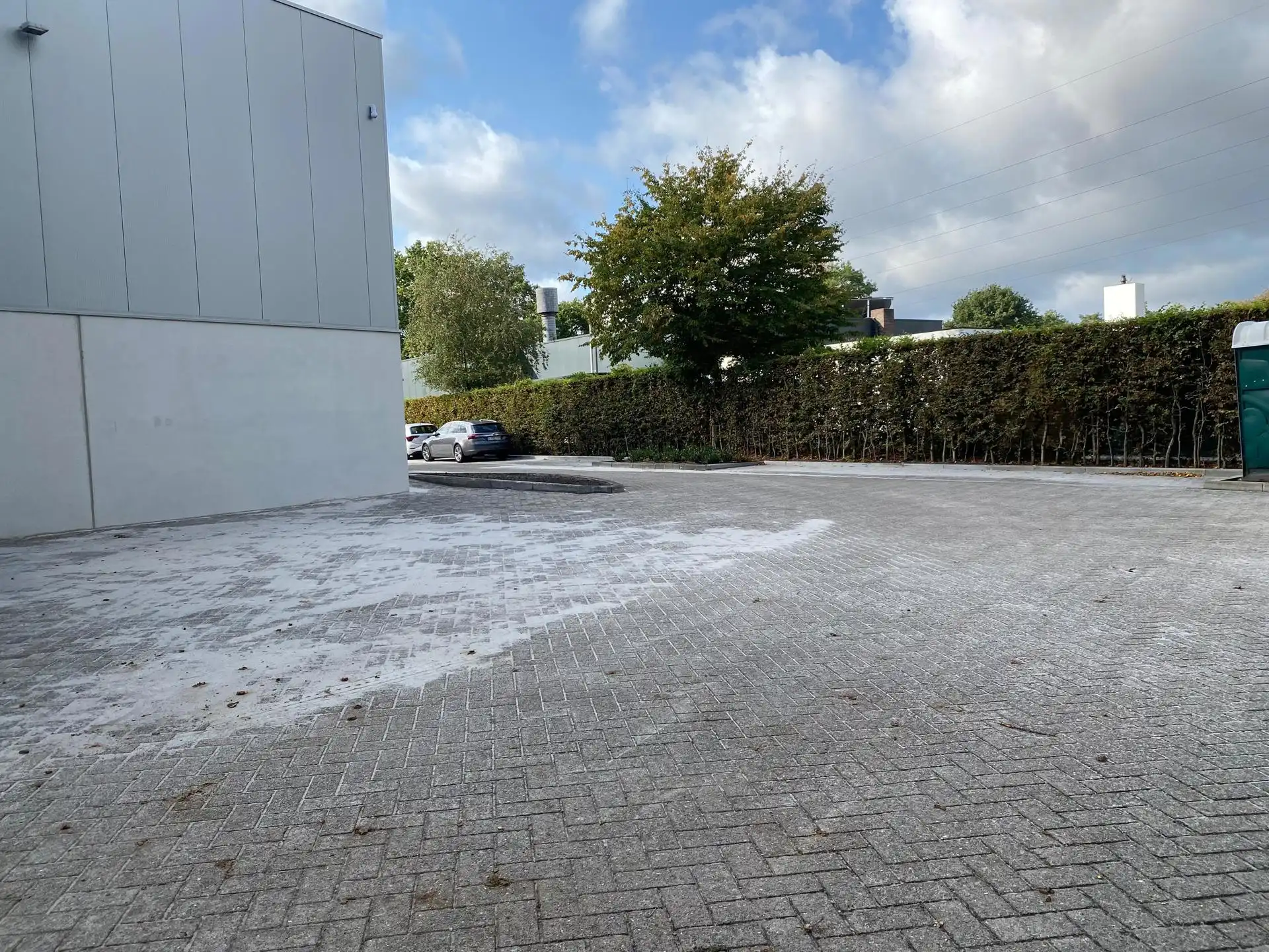 Nieuwbouw KMO-unit met 6 autostaanplaatsen te Beerse. foto 8