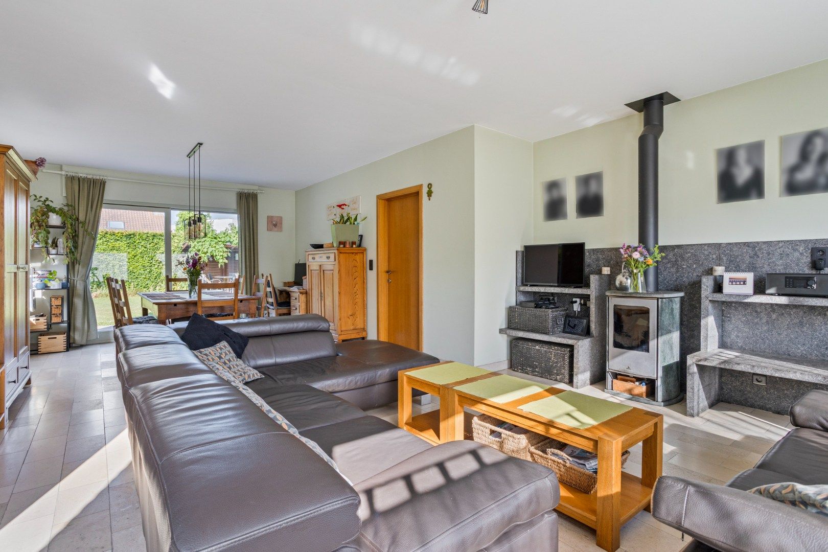Heel ruime woning met 6 kamers in een oase van rust! foto 8