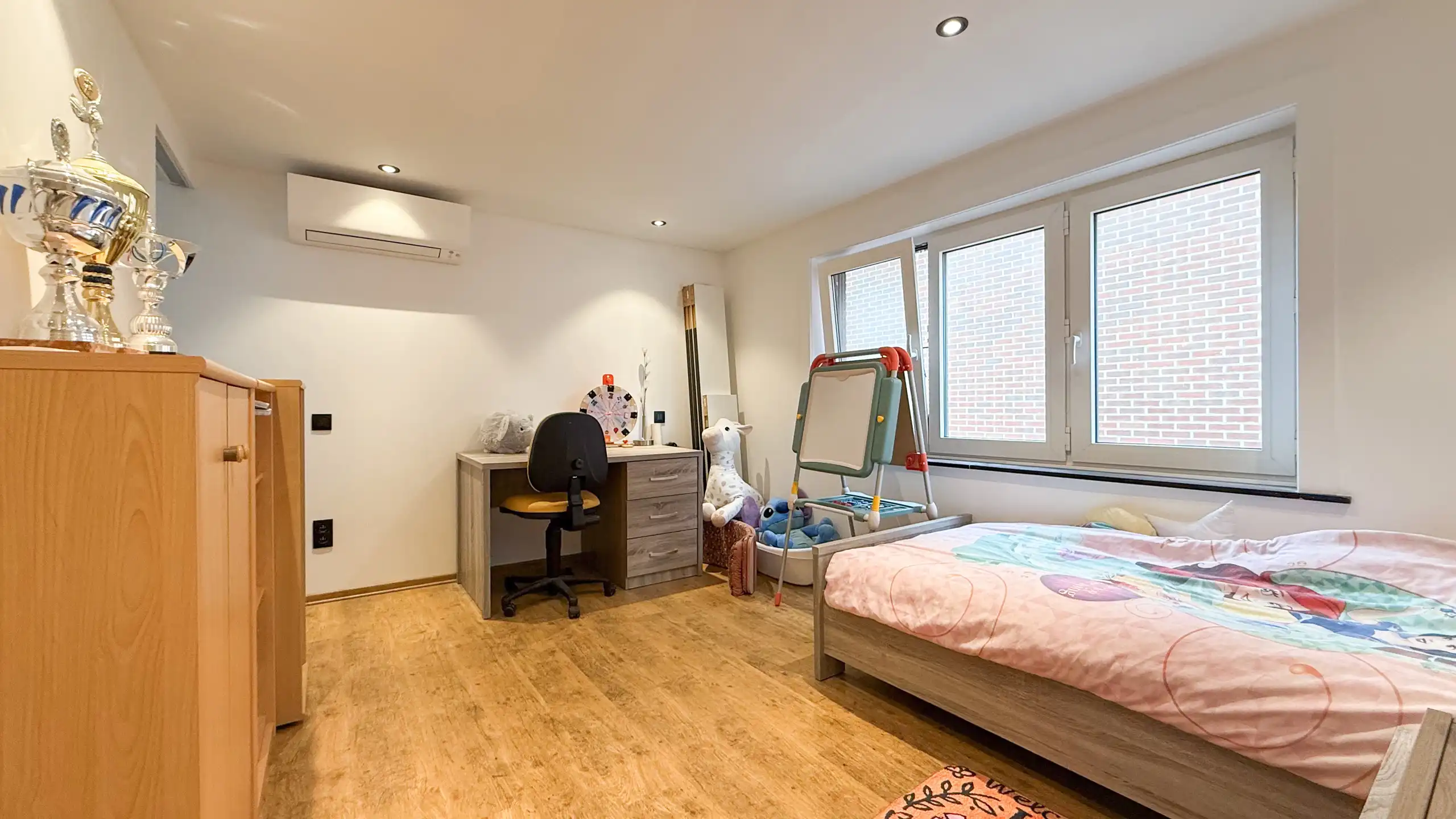 Gerenoveerde woning met veel ruimte en 6 slaapkamers! foto 25