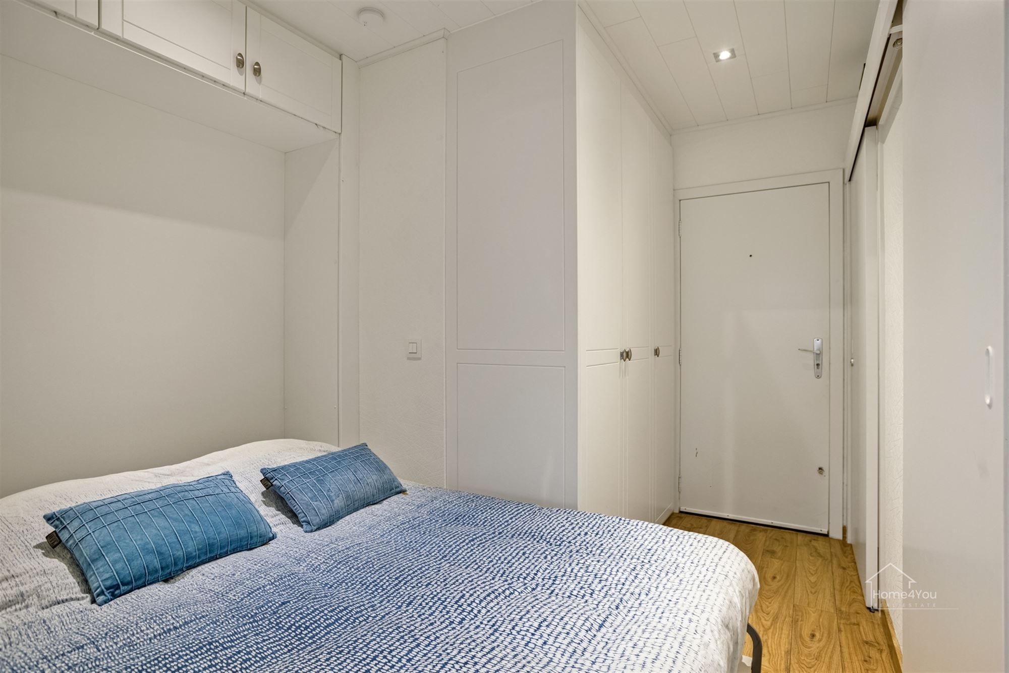 Mooie opgefriste bemeubelde studio met 1 slaapkamer op gelijkvloers op 50 meter van strand en dijk. foto 5