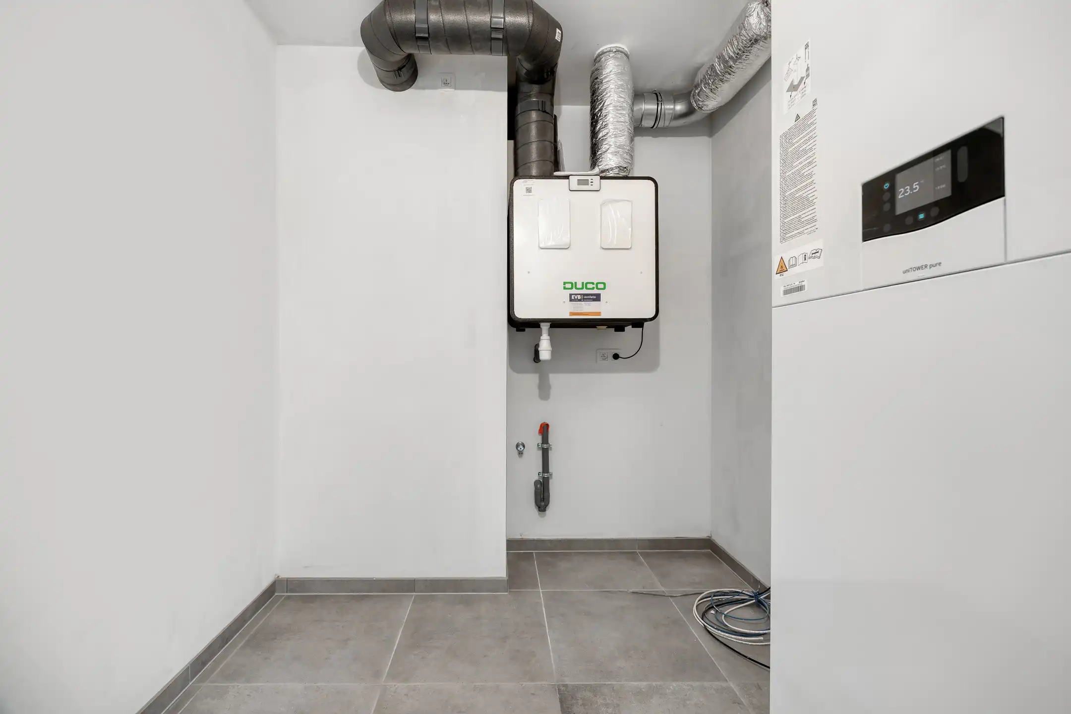 Stijlvol gelijkvloers appartement met tuin foto 14