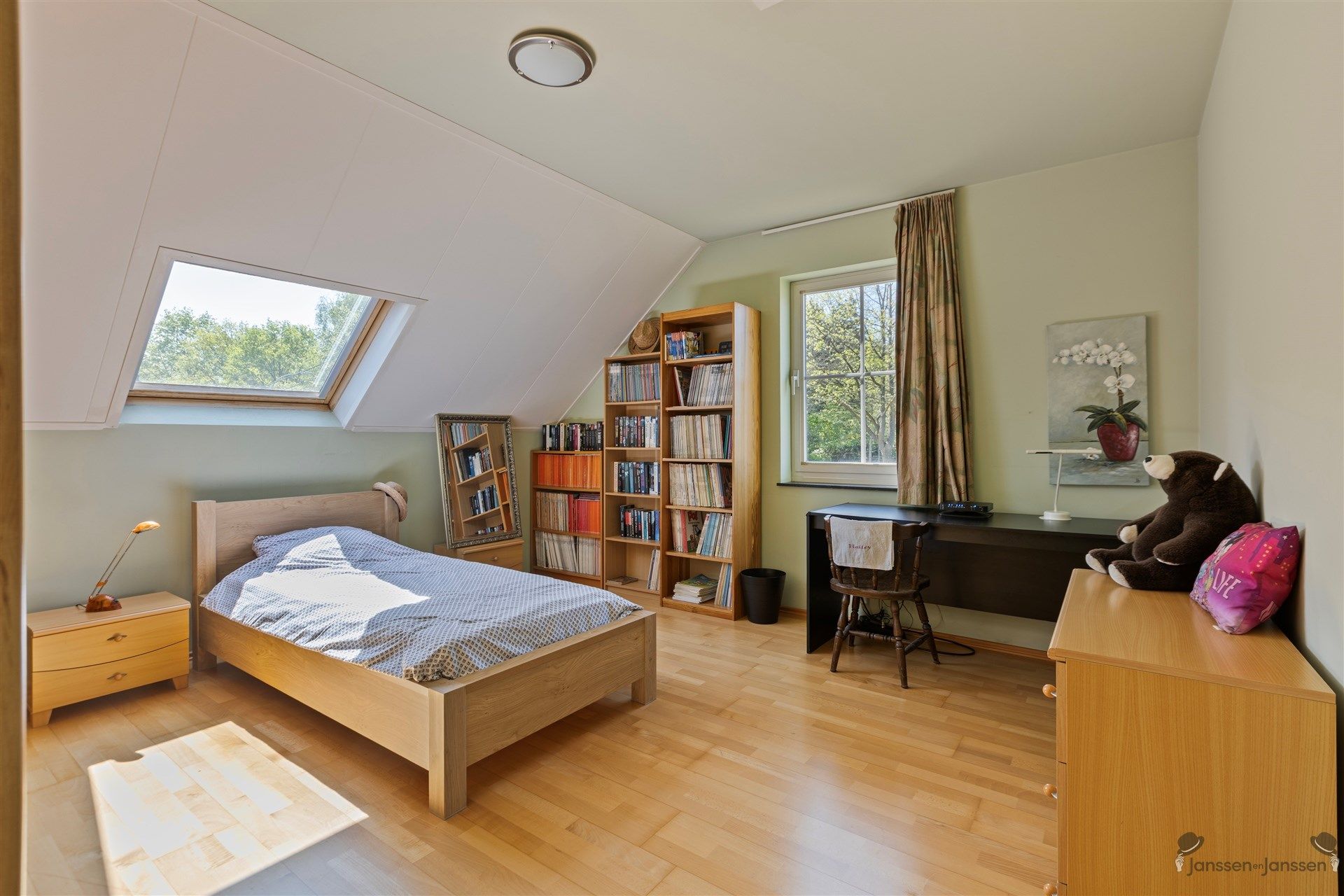 Woning met grote werkplaats  foto 12