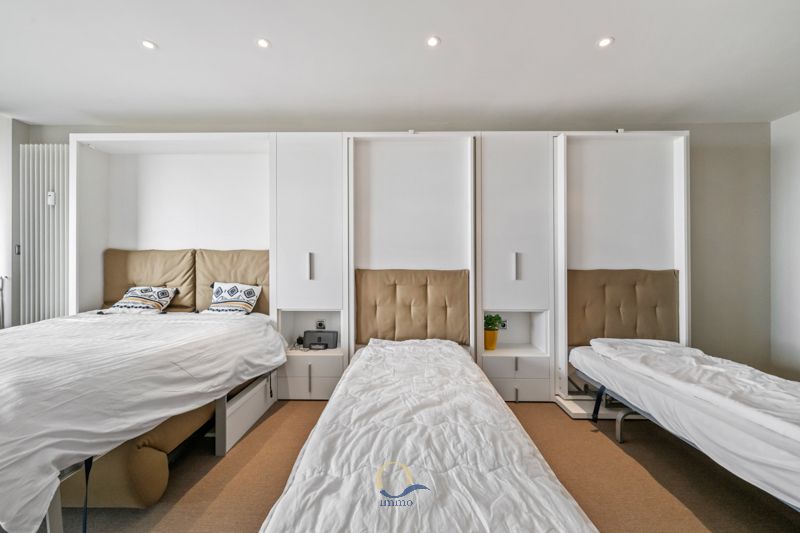 Subliem gerenoveerde studio met panoramisch zeezicht EN terras foto 9
