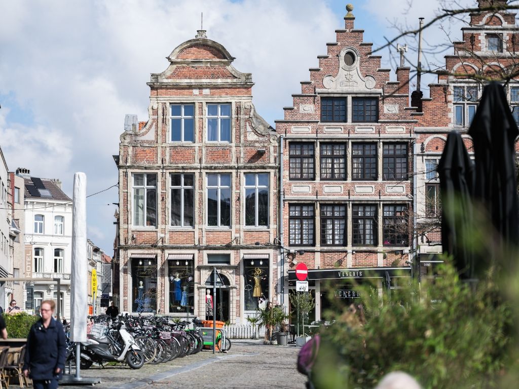 Centrum Gent. Handelspand in 17de-eeuws karaktervolle trappenwoning te vrijdagmarkt foto 10