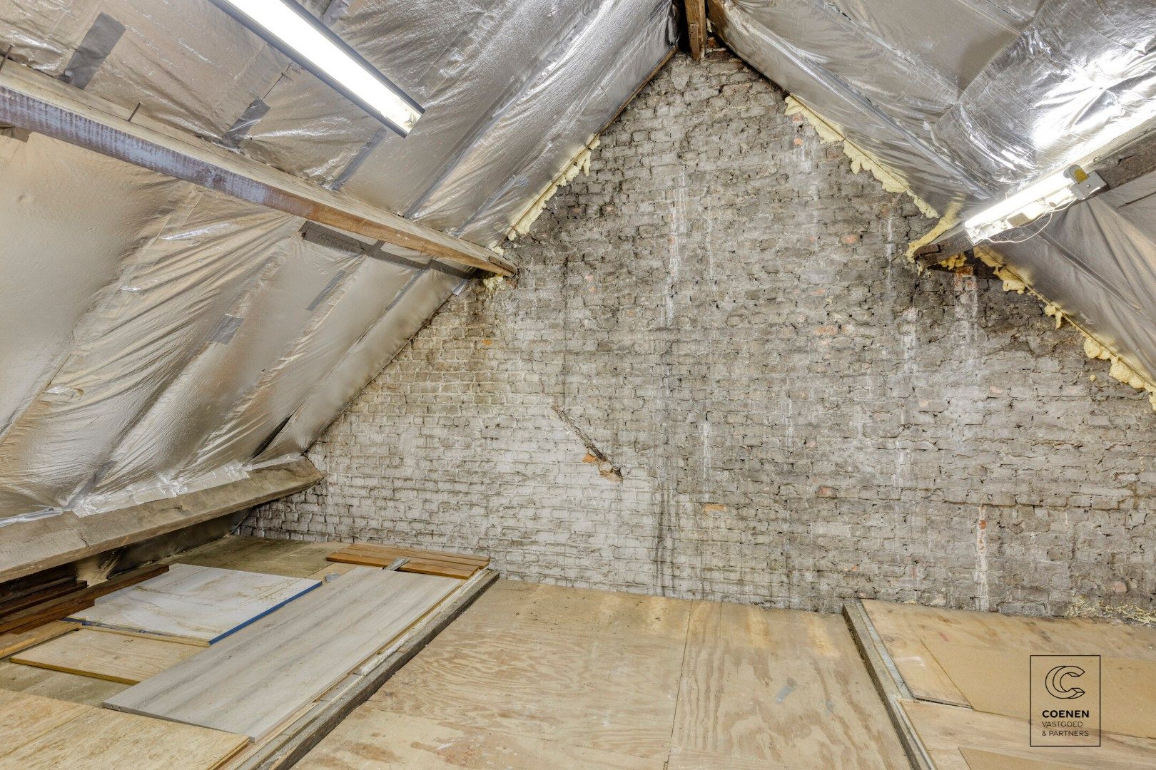 Te renoveren woning van 162 m² met 4 slaapkamers te Ekeren! foto 14