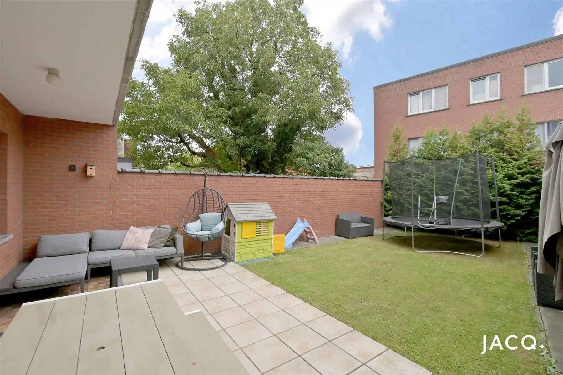 Sfeervol gelijkvloers appartement met zonnige tuin foto 14