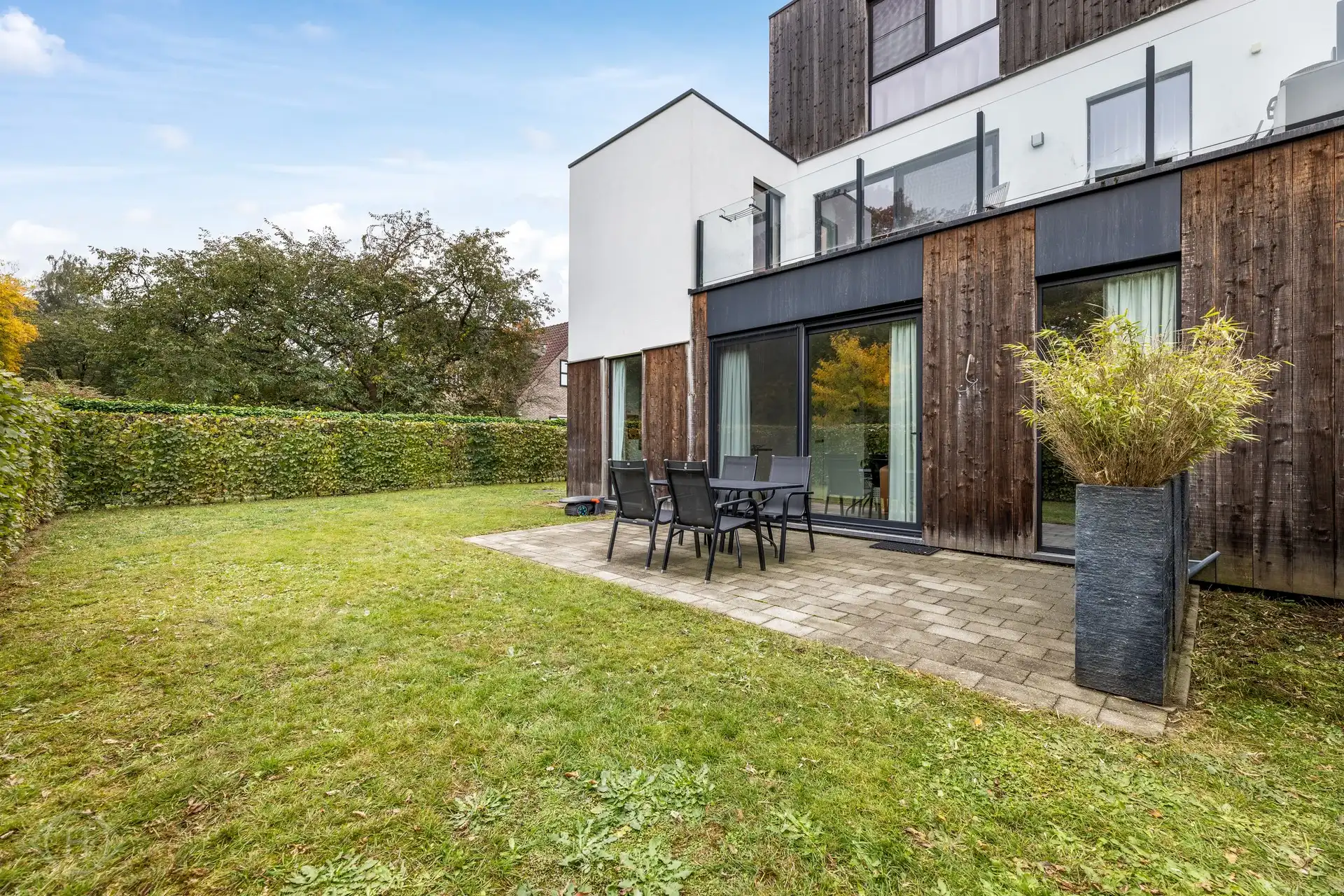 Modern 2-slaapkamerappartement met tuin foto 14