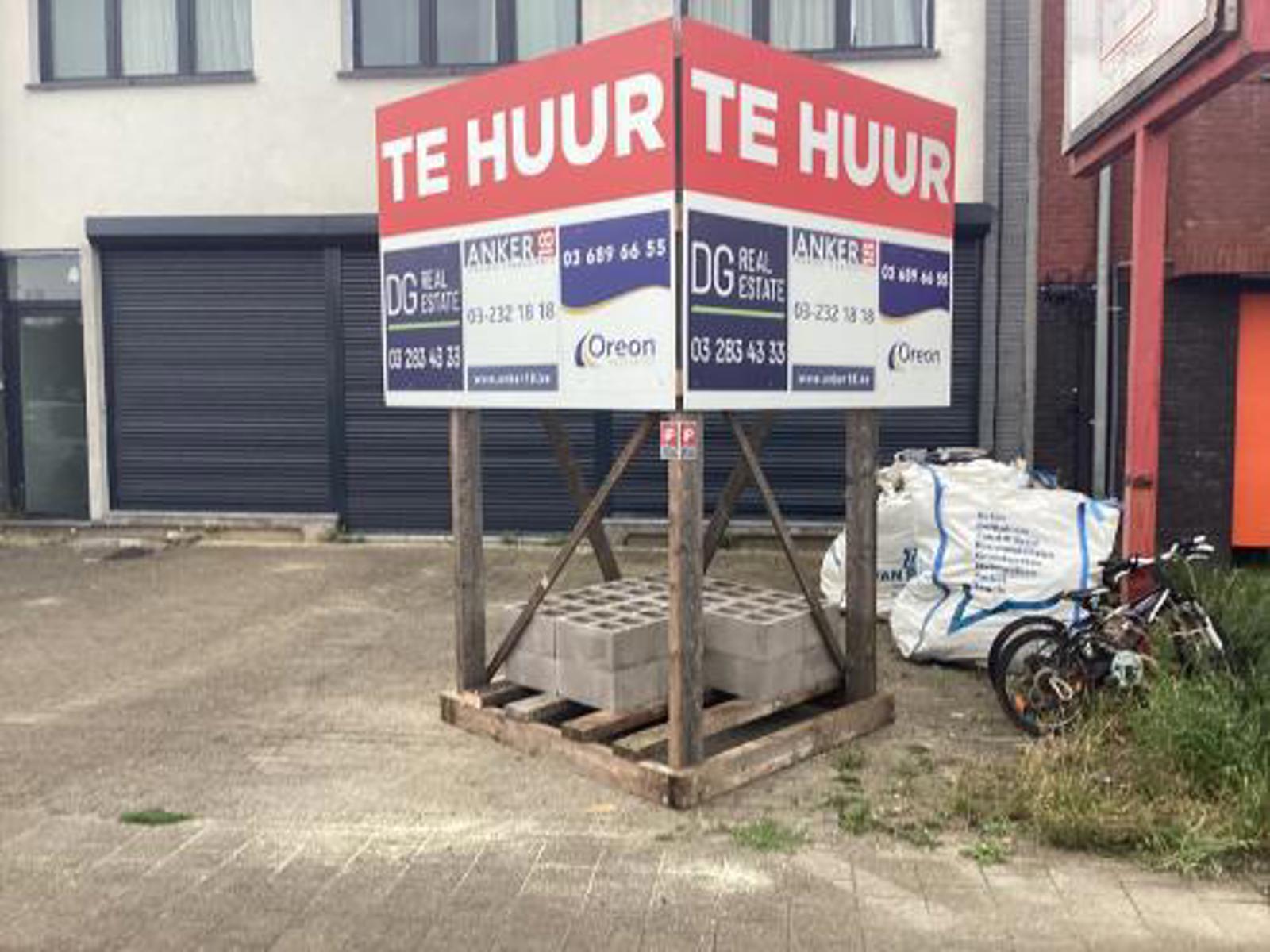 Handelsgelijkvloers te huur tegenover Carrefour Borsbeek foto 7