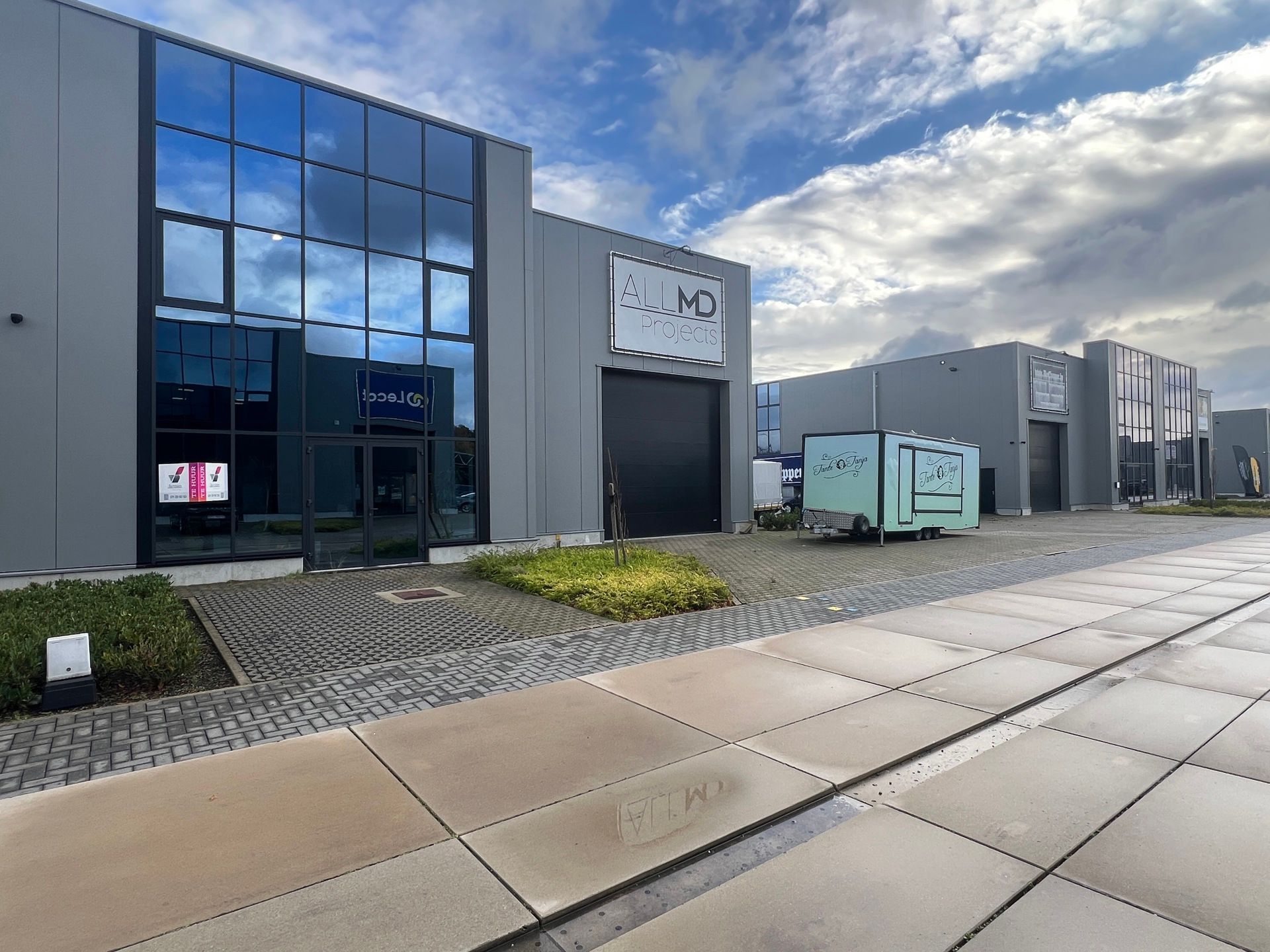 RECENTE KMO-UNIT VAN 385M²  foto 2