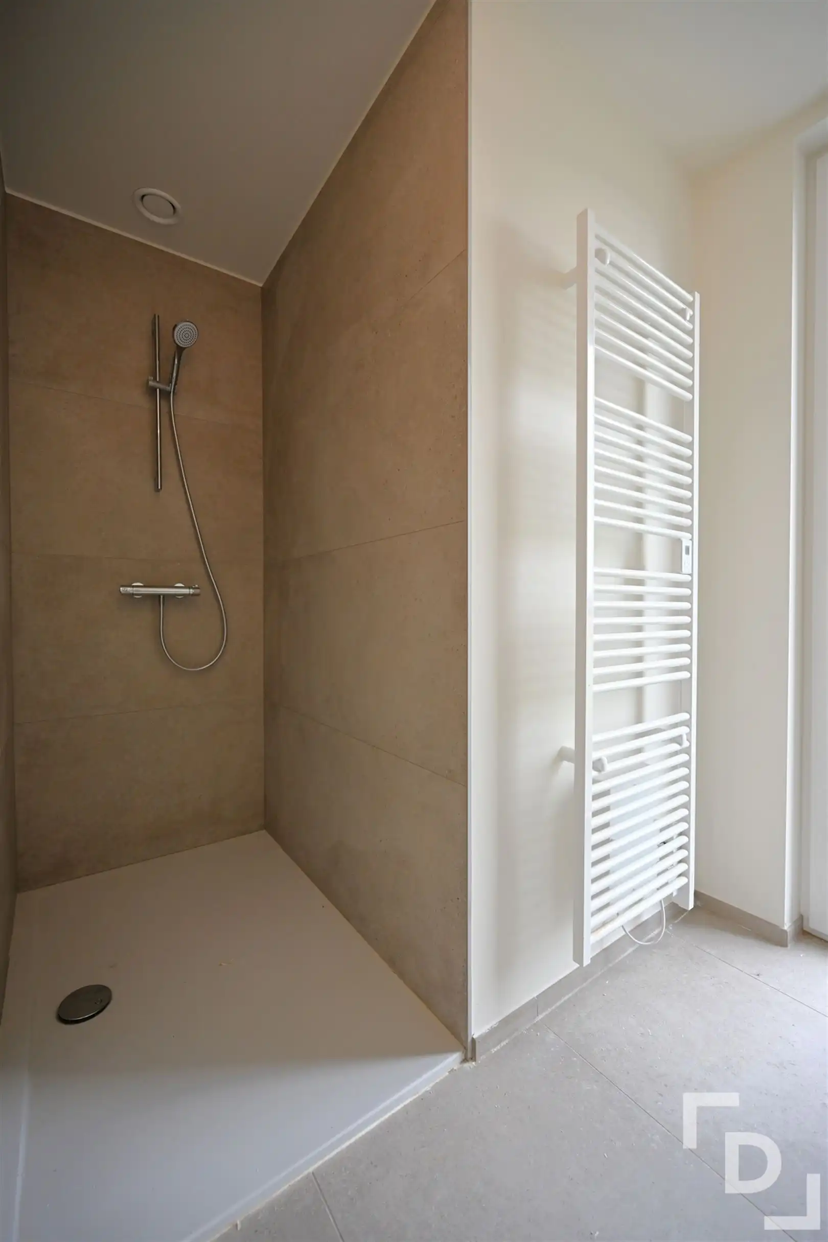 Afgewerkte nieuwbouwwoning te huur in hartje Proven. foto 6