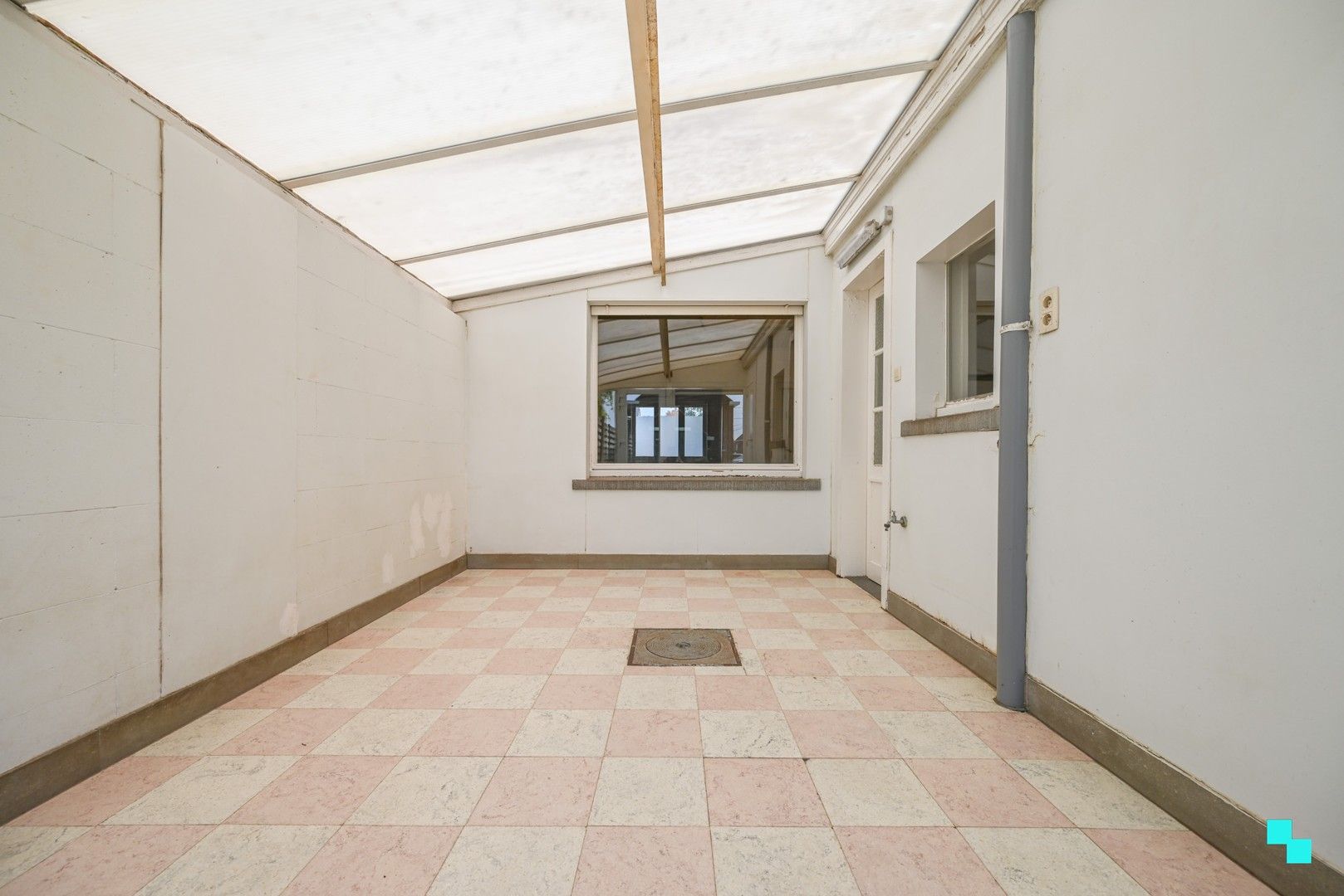 Eéngezinswoning met garage en achteruitweg in het hartje van Sint-Eloois-Winkel foto 14