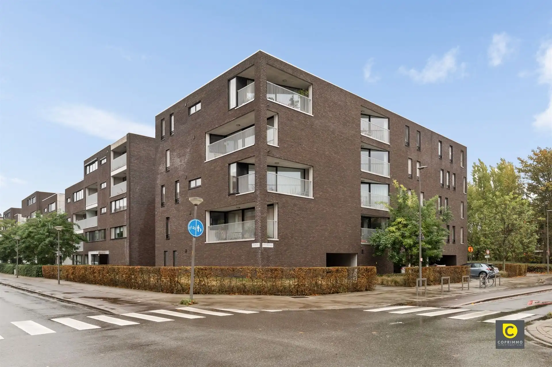 Overdekte autostaanplaats foto 2